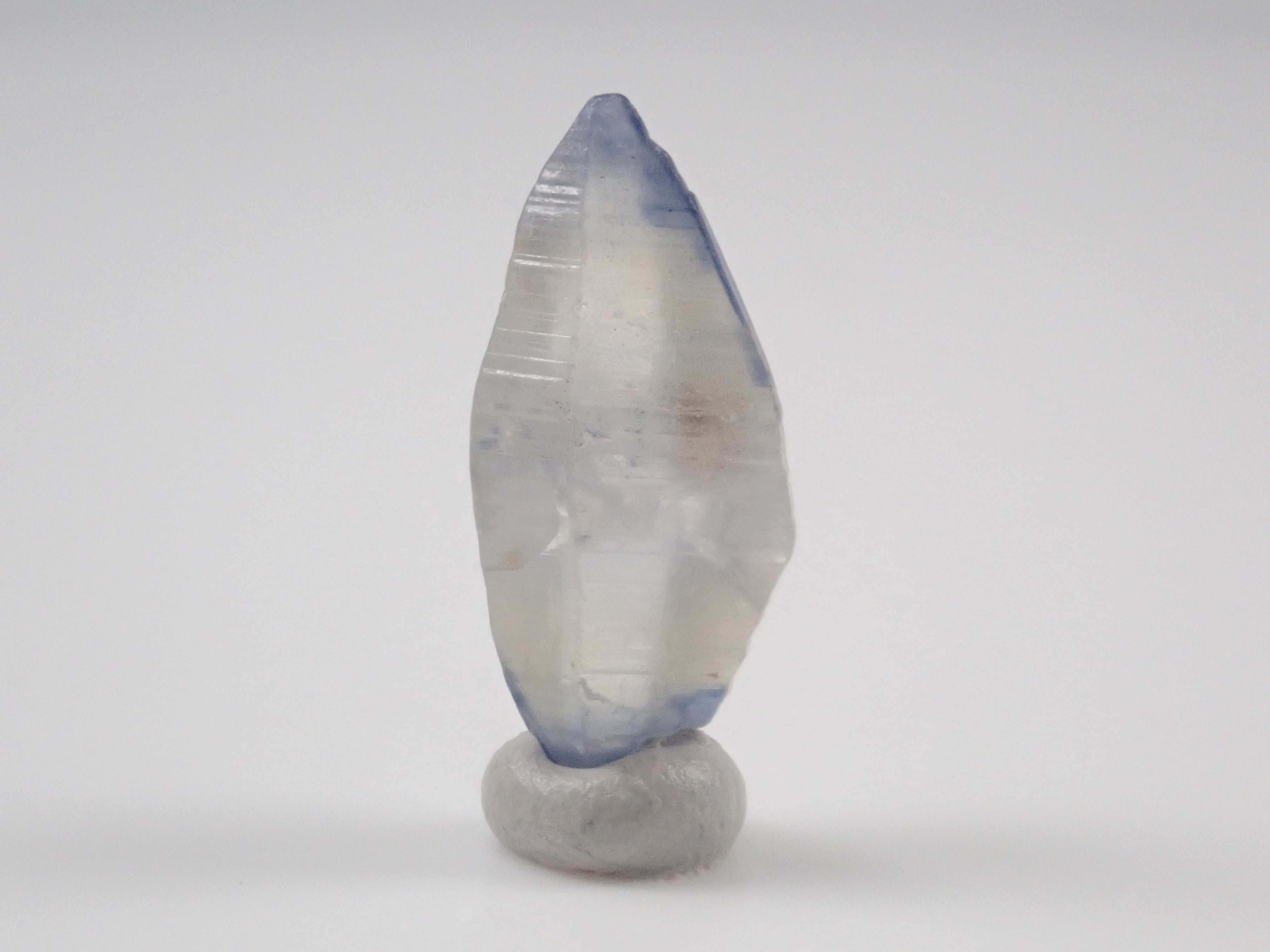 スリランカ産グラスボディ(サファイアクリスタル) 7.983ct原石