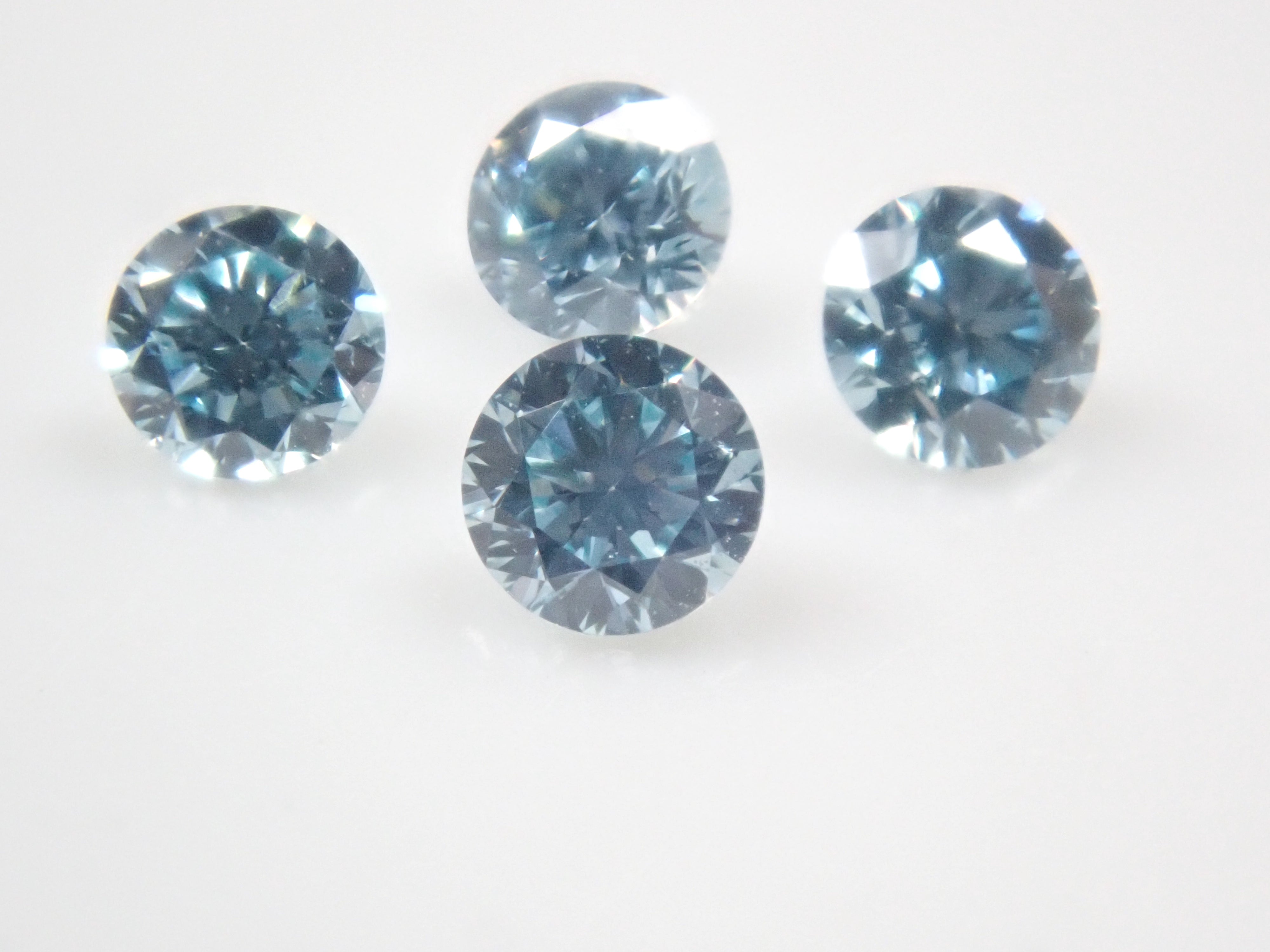 【11/29 22時販売】《限定20石》通常13万円のFANCY INTENSEのピンクダイヤモンド0.086ctを含むダイヤガチャ💎VSクラス相当のアイスブルーダイヤモンドな《複数購入割引有》