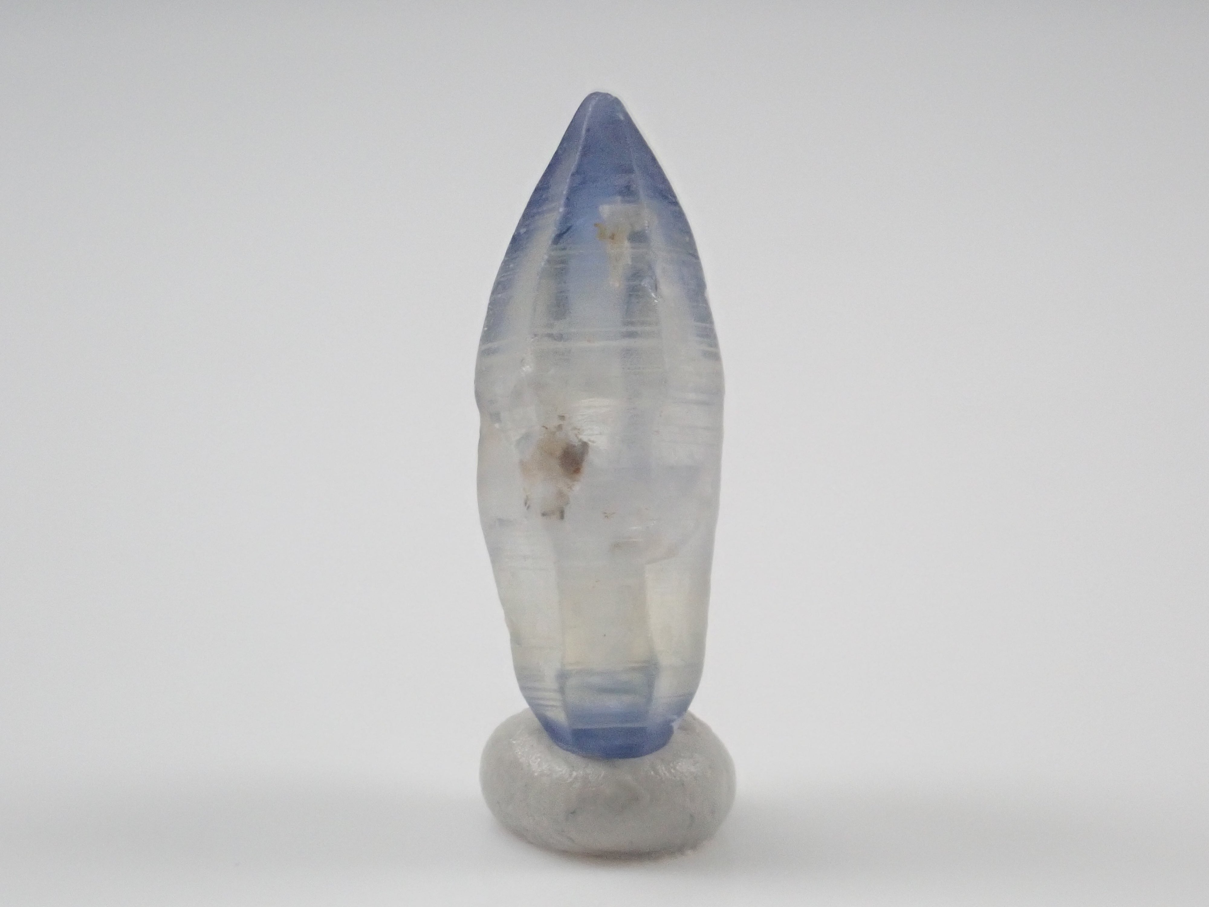 スリランカ産グラスボディ(サファイアクリスタル) 7.983ct原石