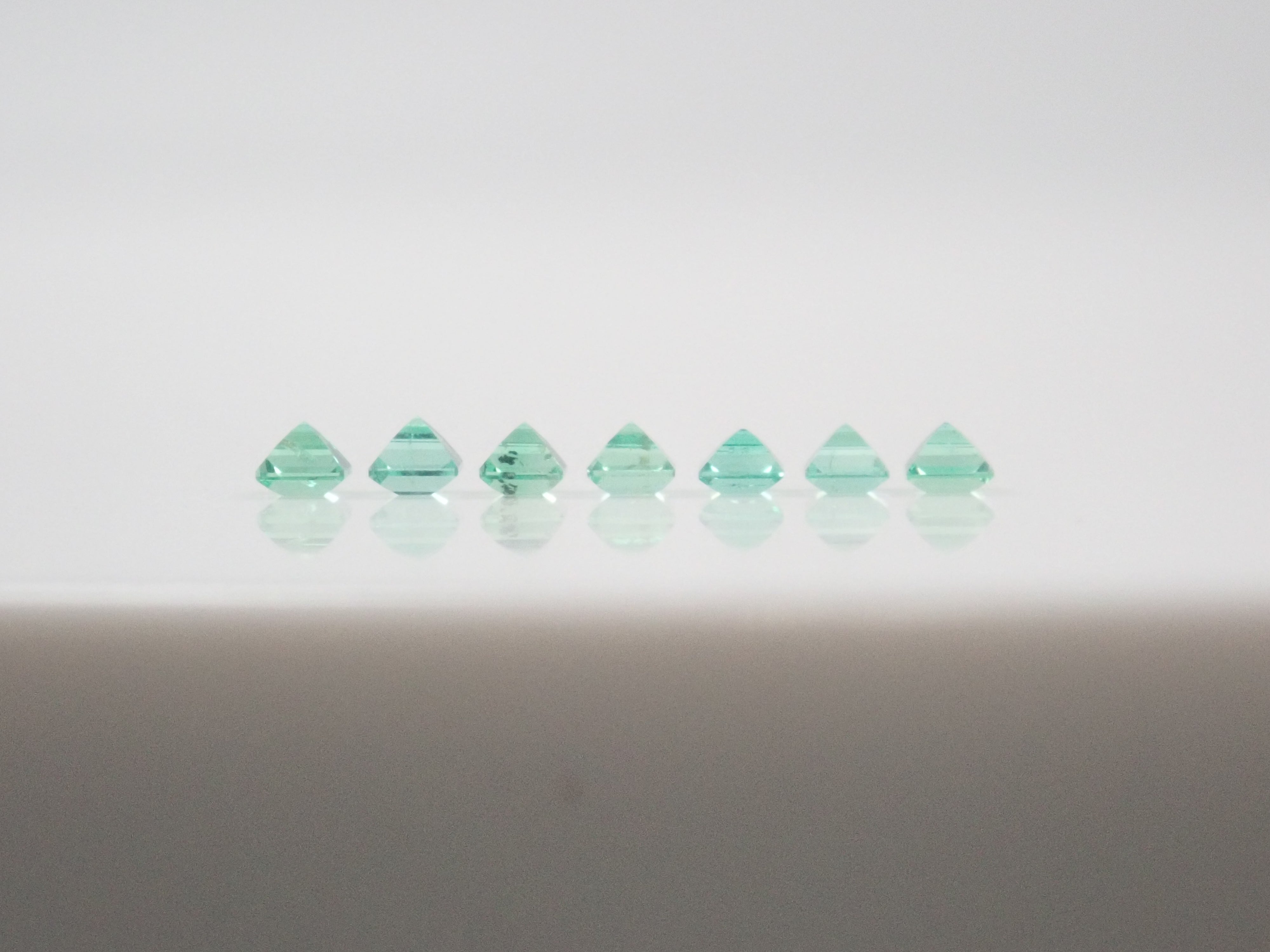【9/12 22時販売】《限定7石》ロシア産ノンオイルエメラルド1石ルース(1.5-1.6mm,ステップカット)《複数購入割引有》