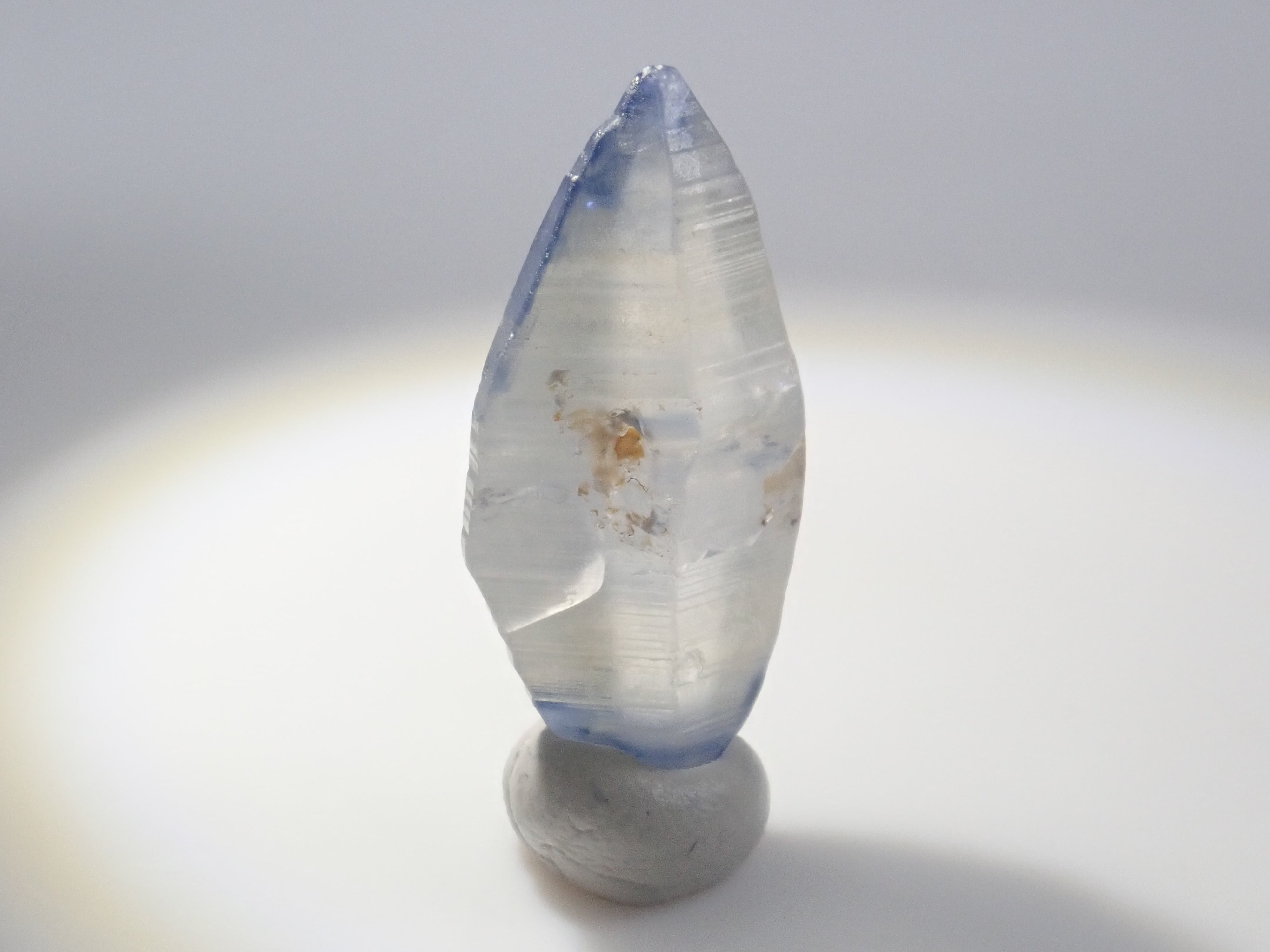 スリランカ産グラスボディ(サファイアクリスタル) 7.983ct原石