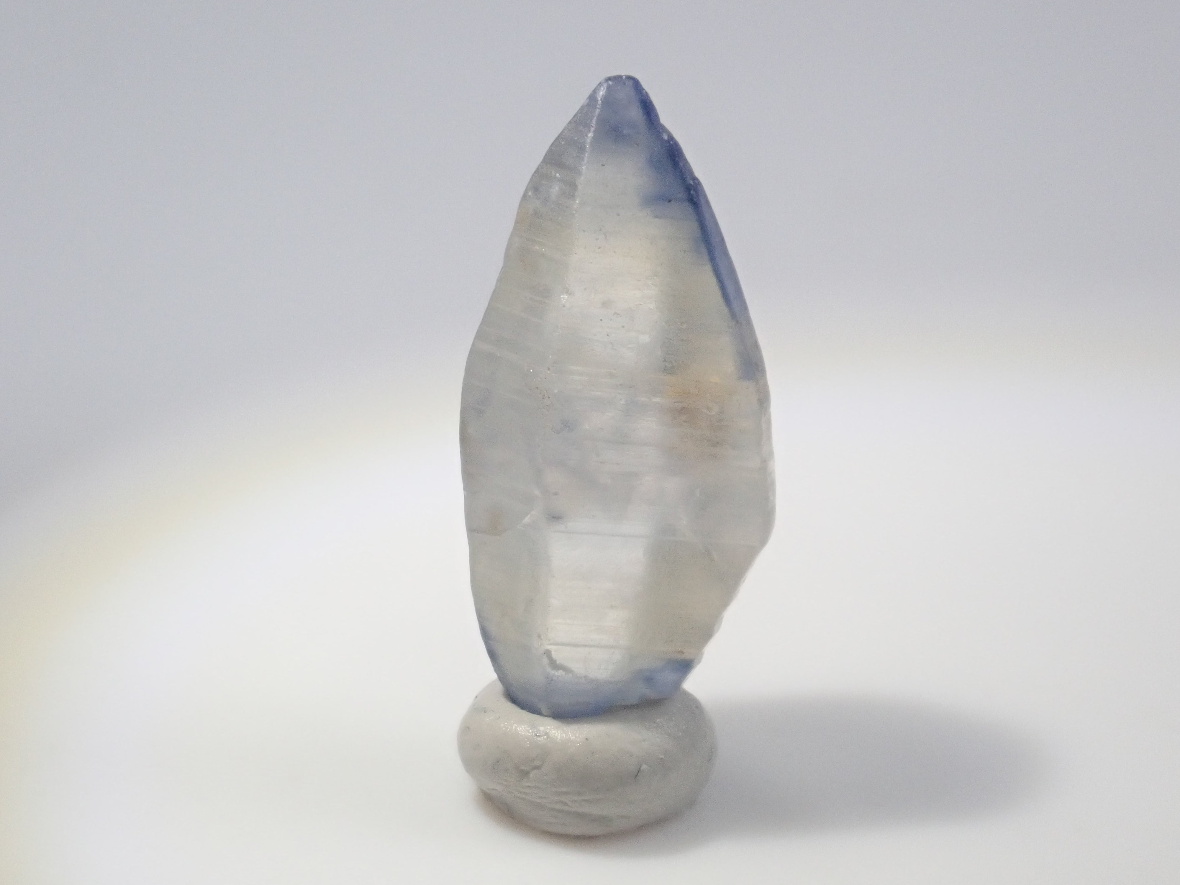 スリランカ産グラスボディ(サファイアクリスタル) 7.983ct原石