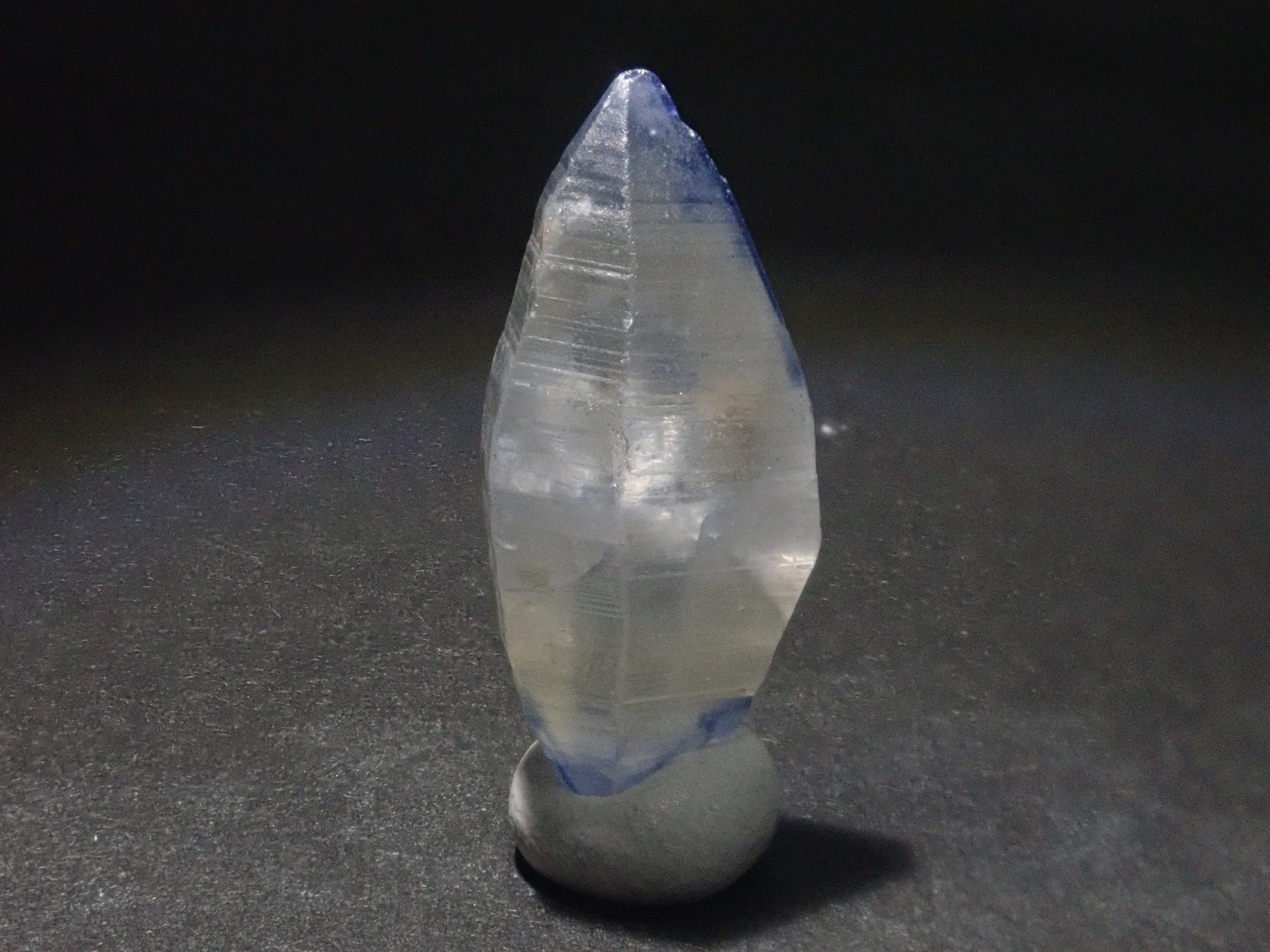 スリランカ産グラスボディ(サファイアクリスタル) 7.983ct原石