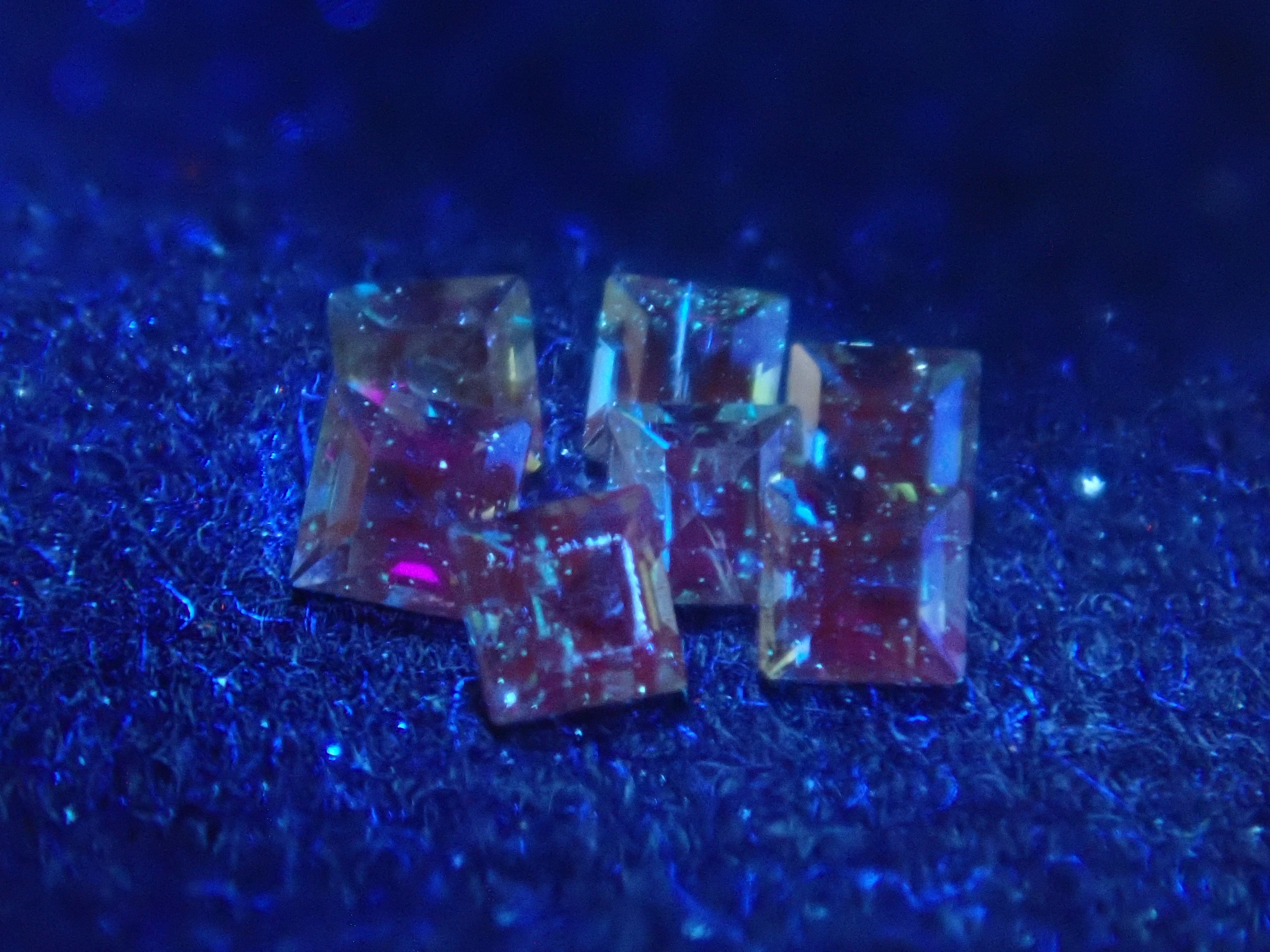 【9/12 22時販売】《限定7石》ロシア産ノンオイルエメラルド1石ルース(1.5-1.6mm,ステップカット)《複数購入割引有》