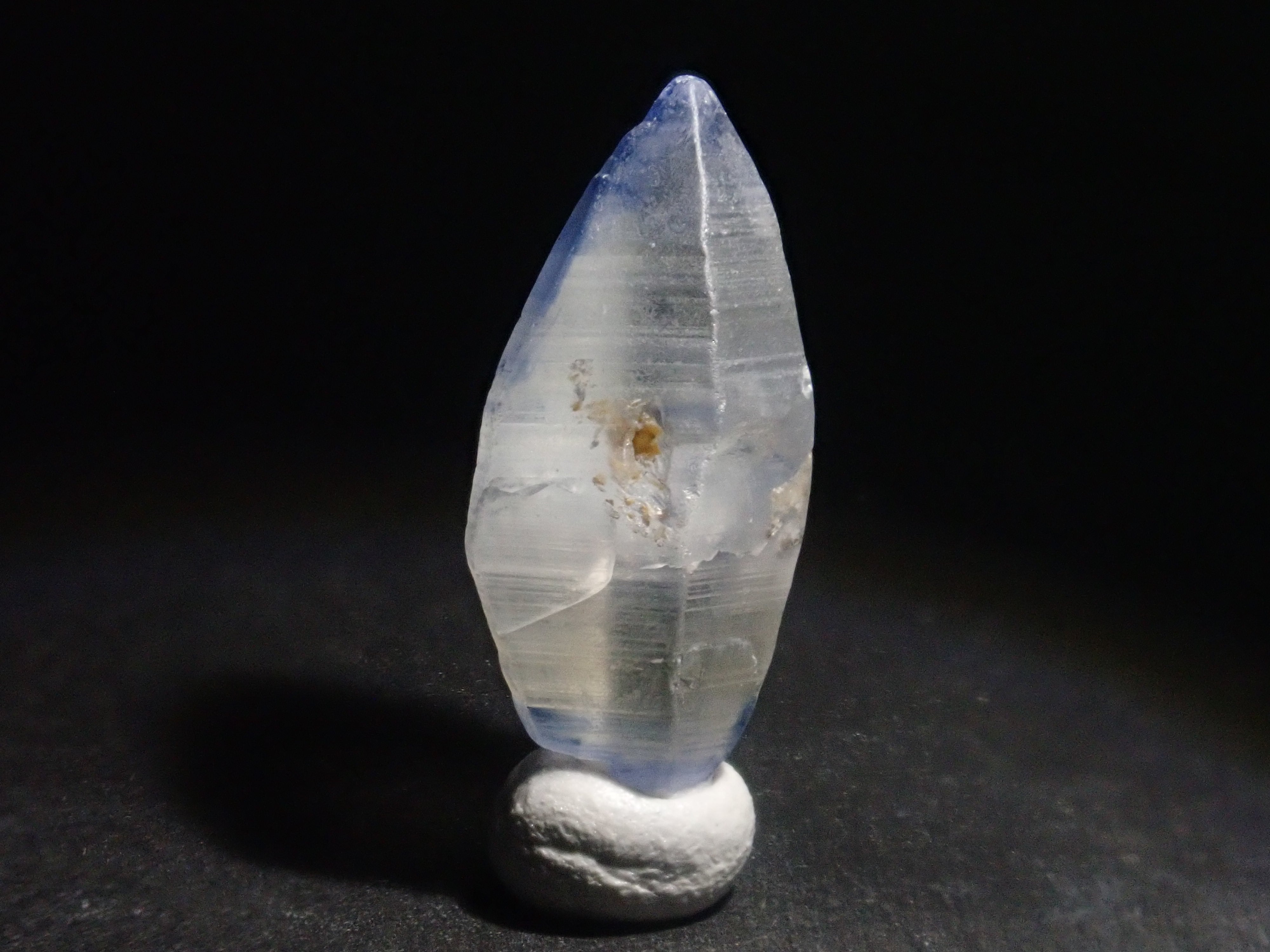 スリランカ産グラスボディ(サファイアクリスタル) 7.983ct原石