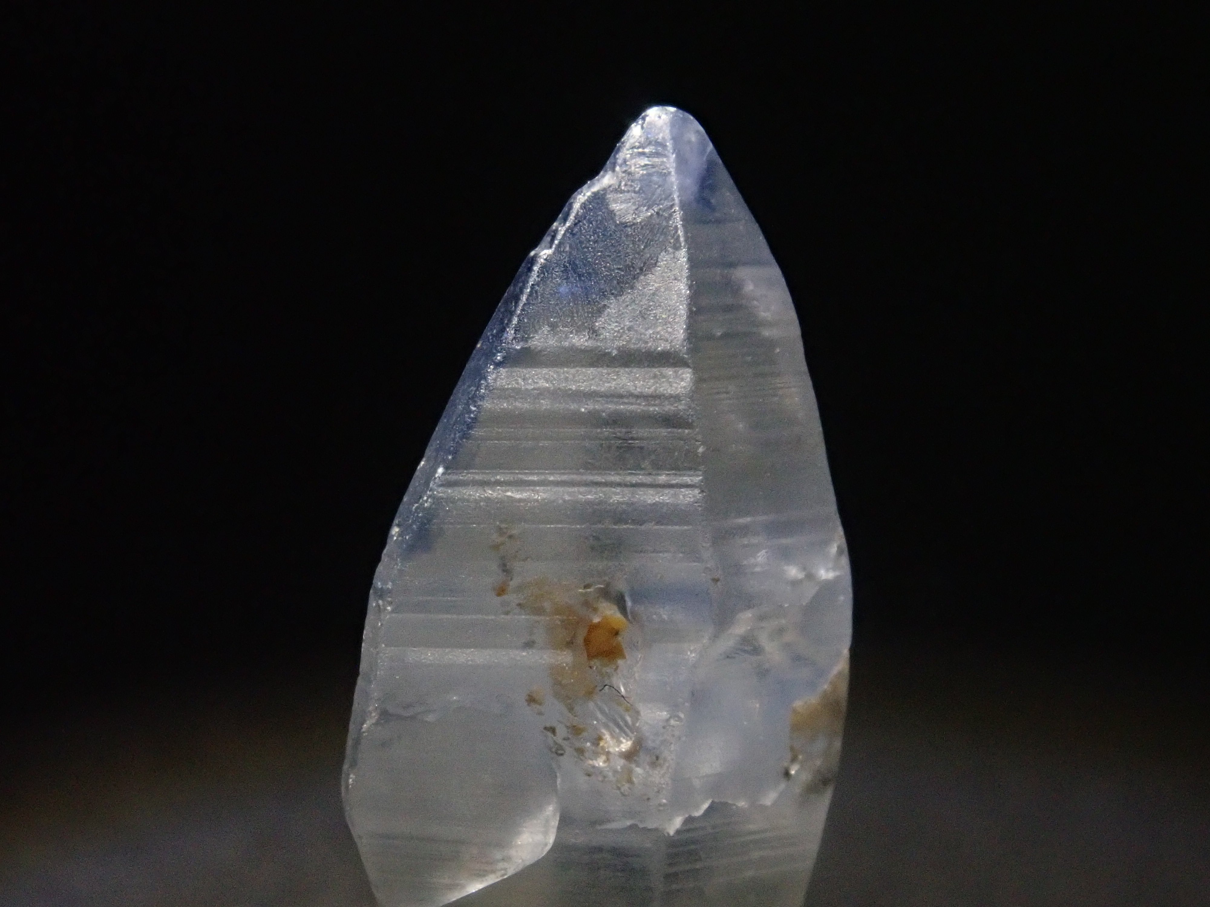 スリランカ産グラスボディ(サファイアクリスタル) 7.983ct原石