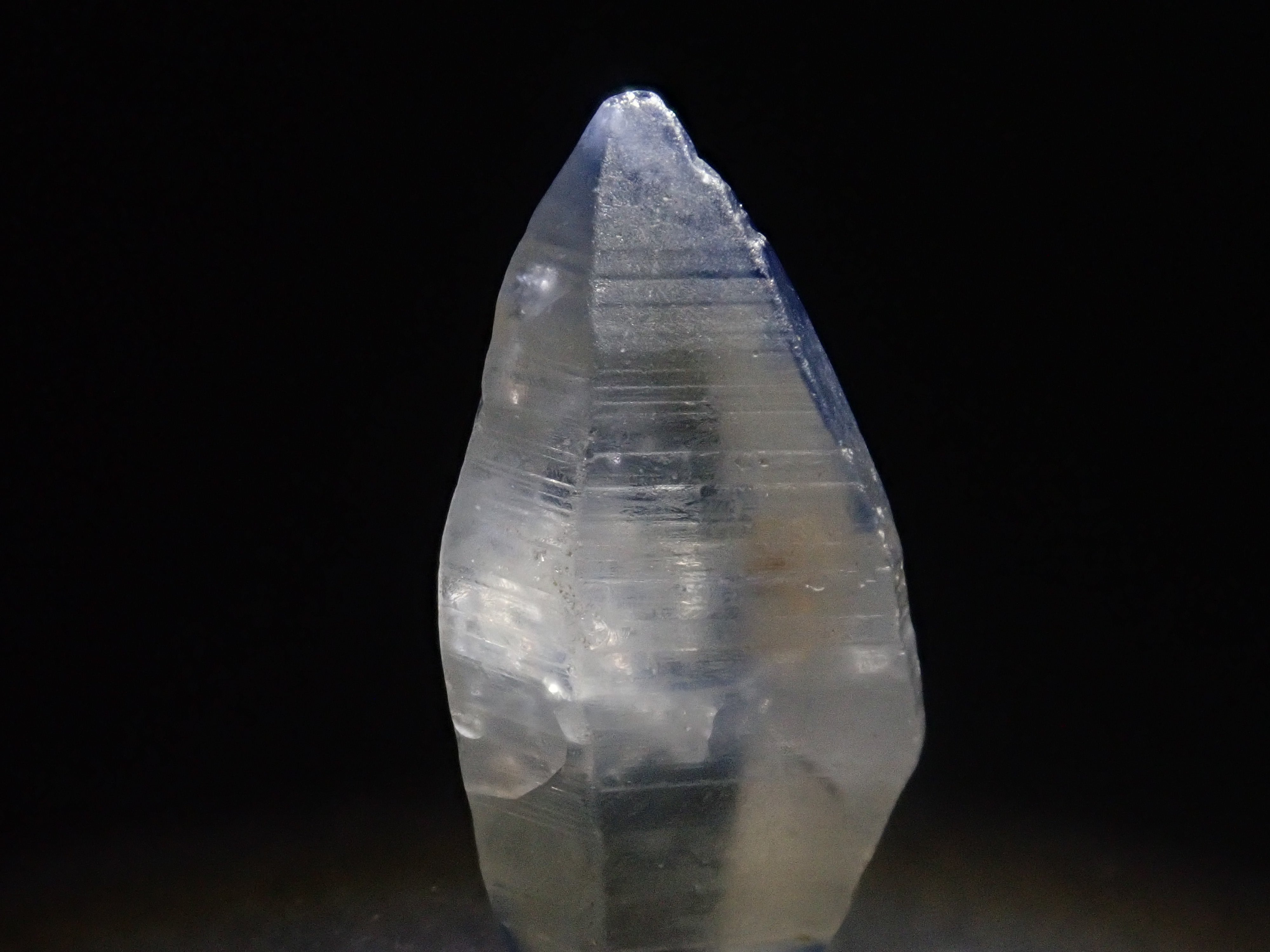 スリランカ産グラスボディ(サファイアクリスタル) 7.983ct原石