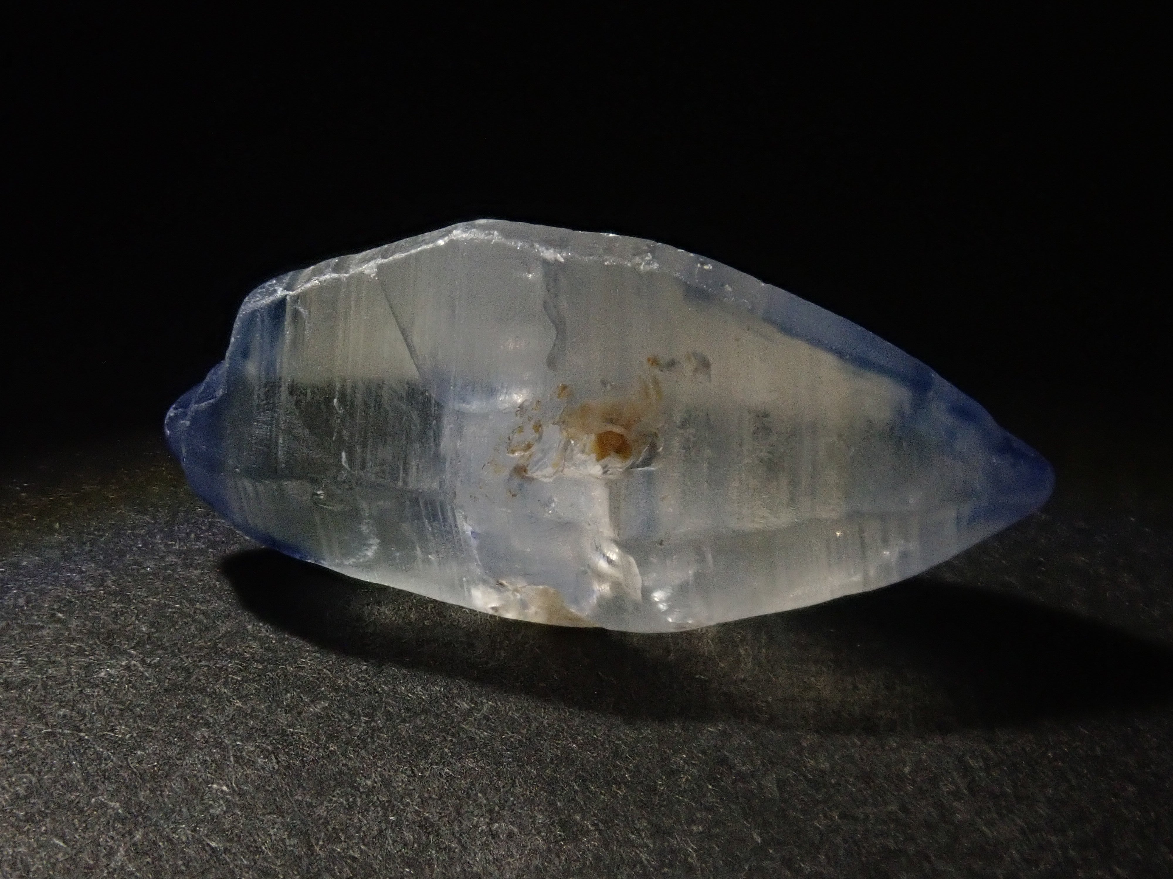 スリランカ産グラスボディ(サファイアクリスタル) 7.983ct原石