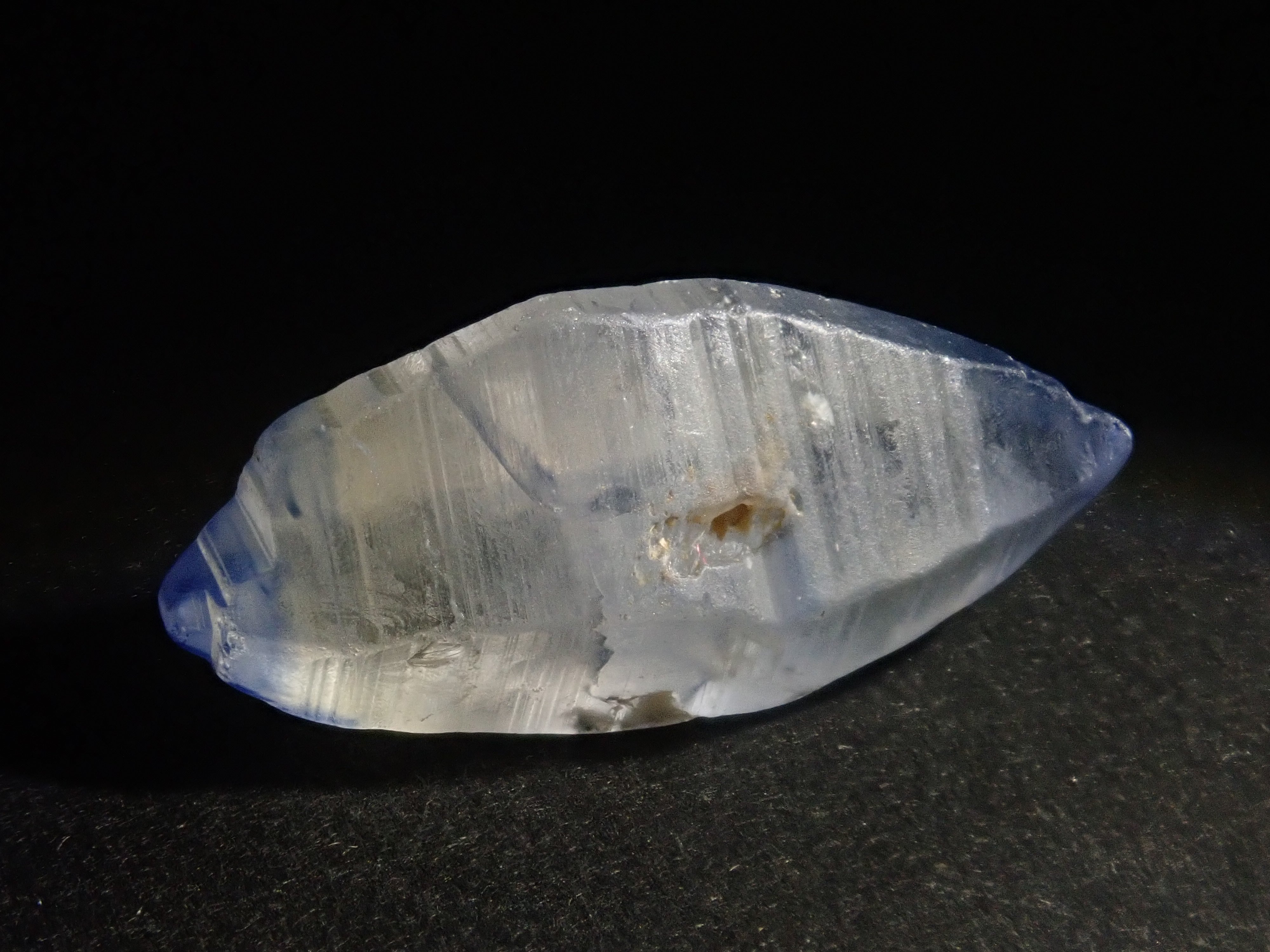 スリランカ産グラスボディ(サファイアクリスタル) 7.983ct原石