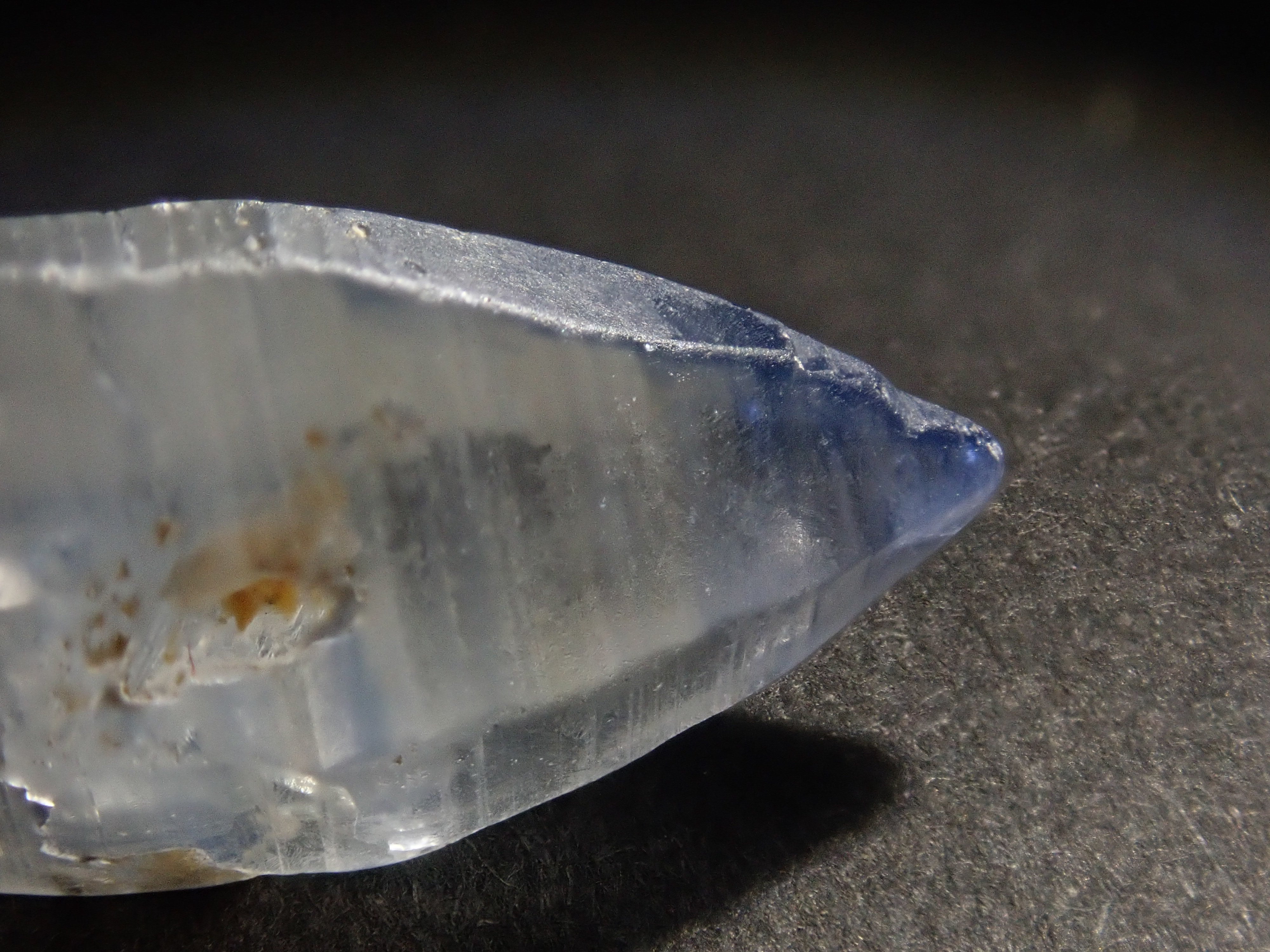 スリランカ産グラスボディ(サファイアクリスタル) 7.983ct原石