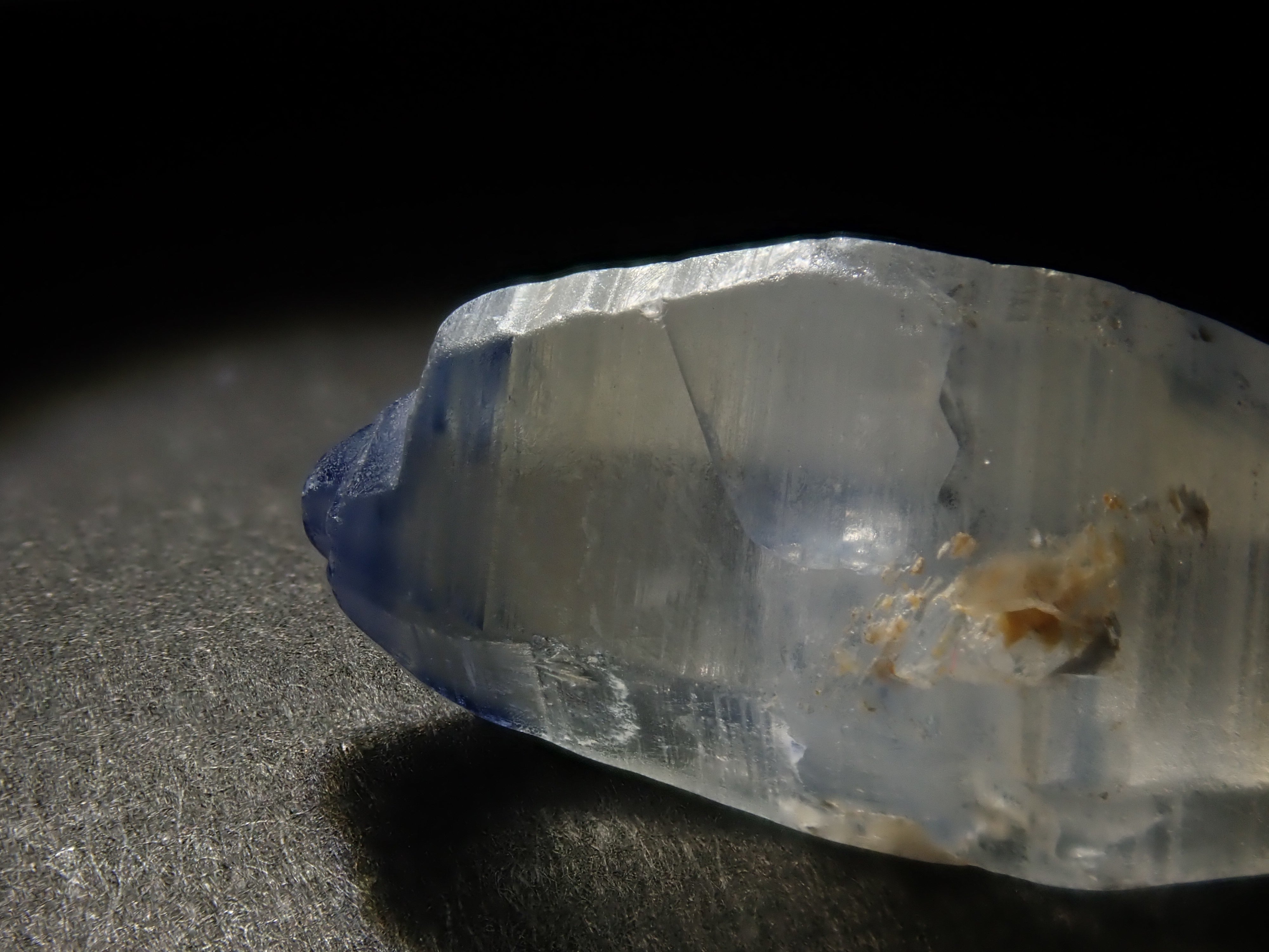 スリランカ産グラスボディ(サファイアクリスタル) 7.983ct原石