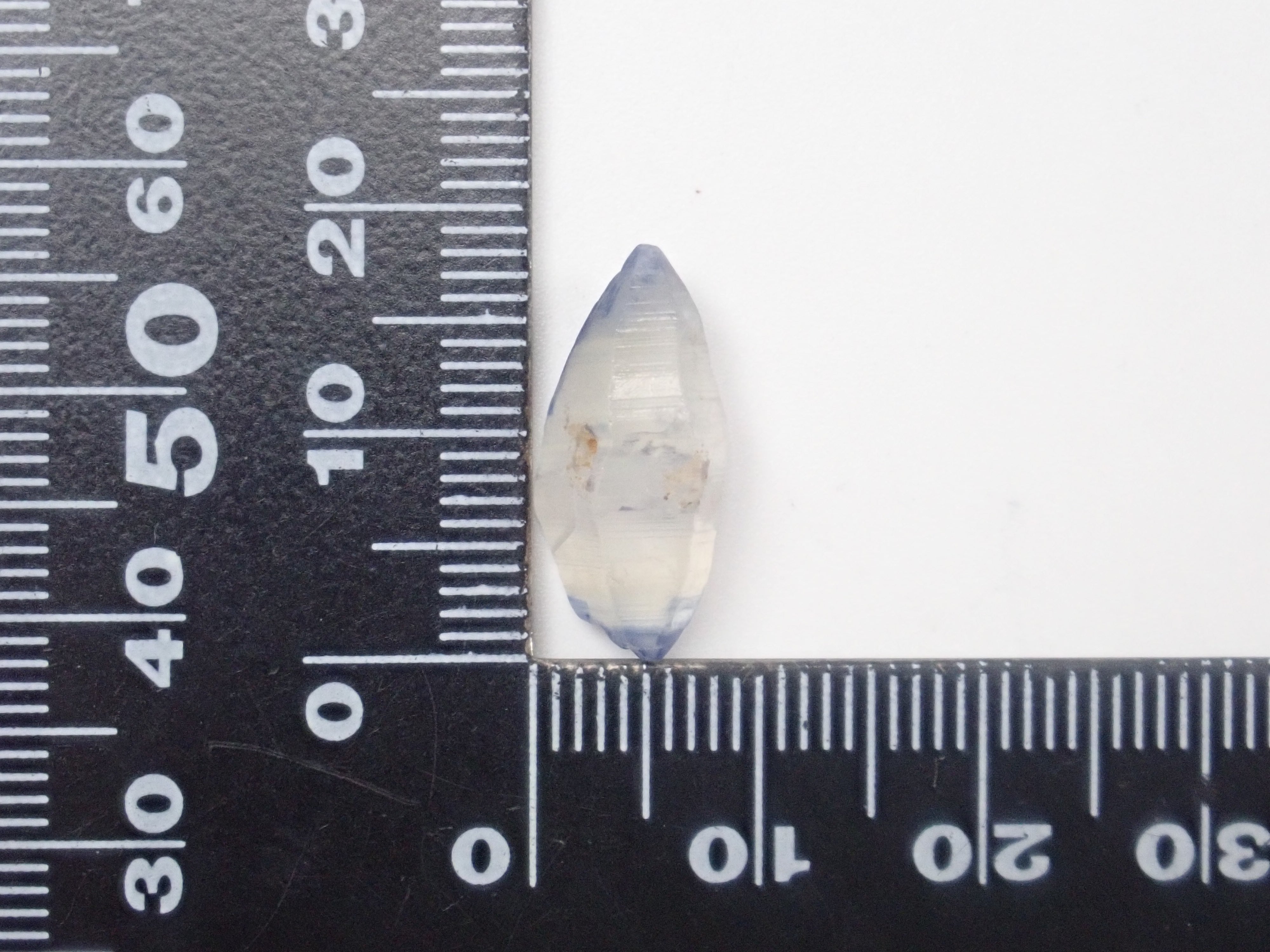 スリランカ産グラスボディ(サファイアクリスタル) 7.983ct原石