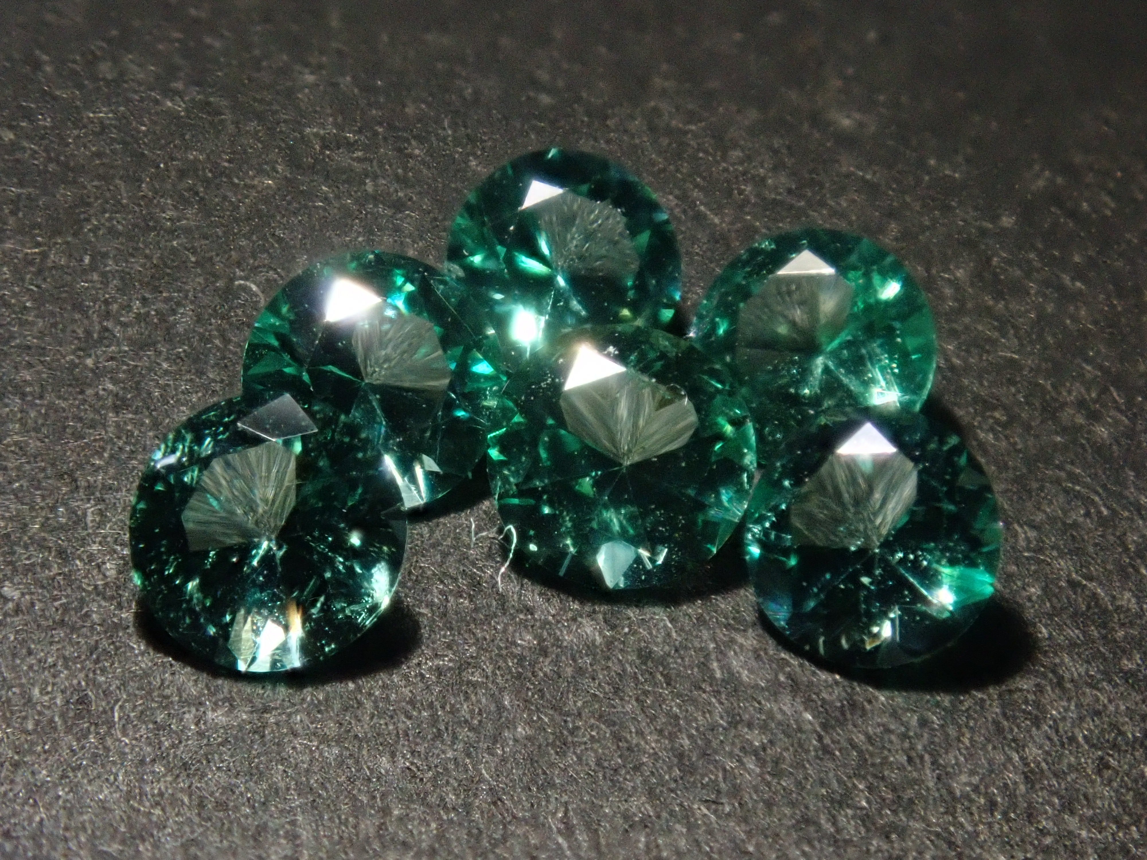 【10/13 22時販売】《限定6石》ロシア産ノンオイルエメラルド1石ルース(3.2mm,ラウンドカット)《複数購入割引有》