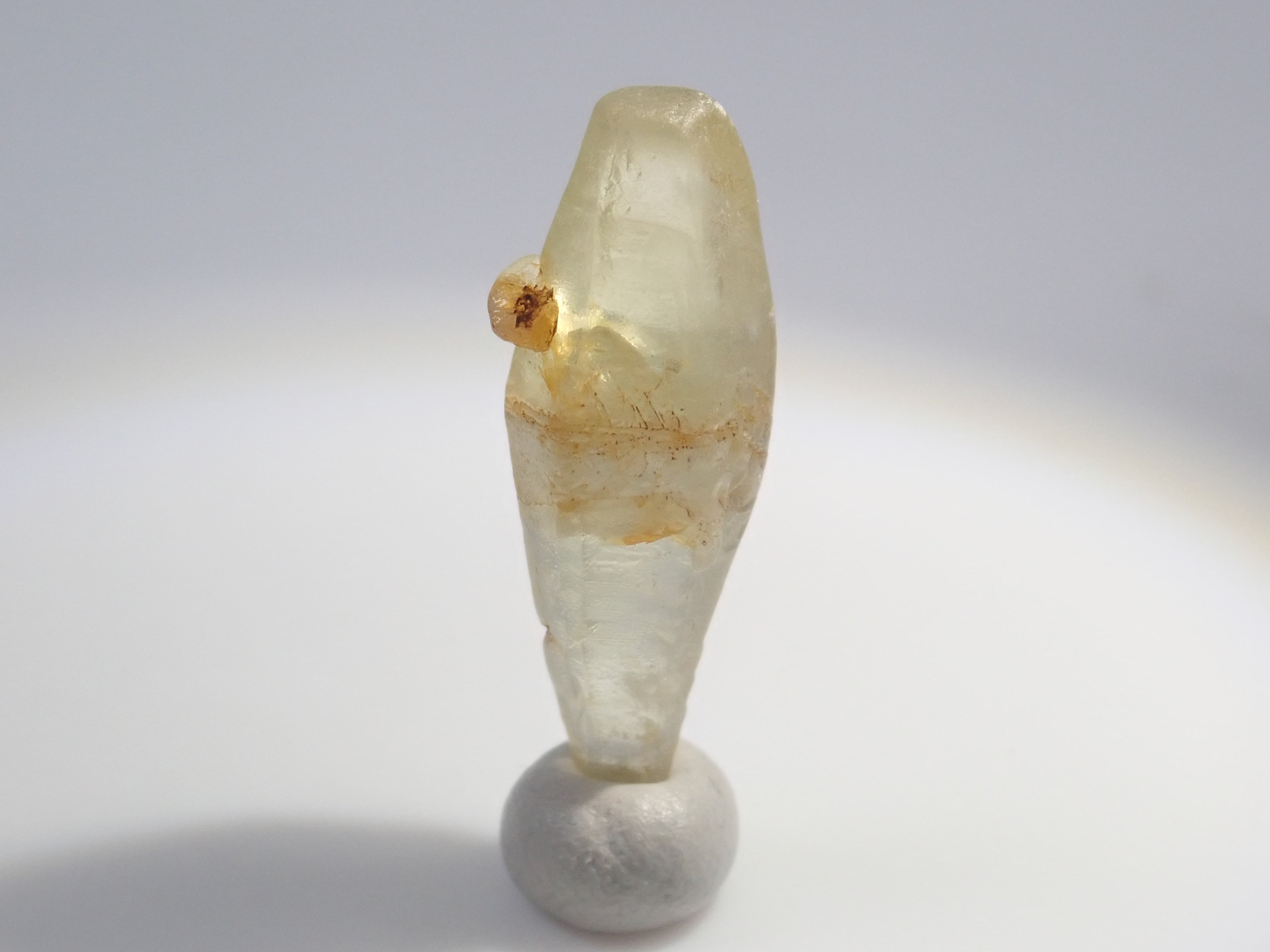 スリランカ産グラスボディ(サファイアクリスタル) 6.939ct原石