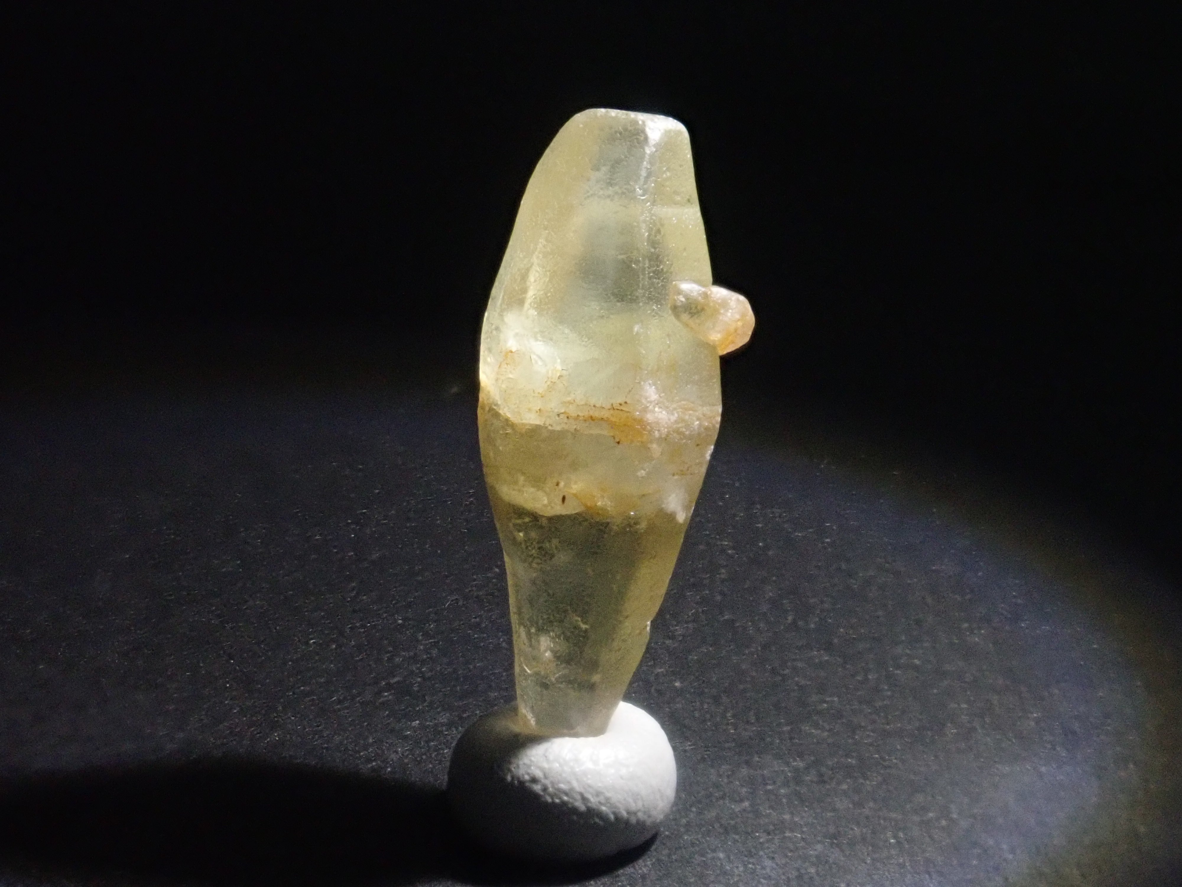 スリランカ産グラスボディ(サファイアクリスタル) 6.939ct原石