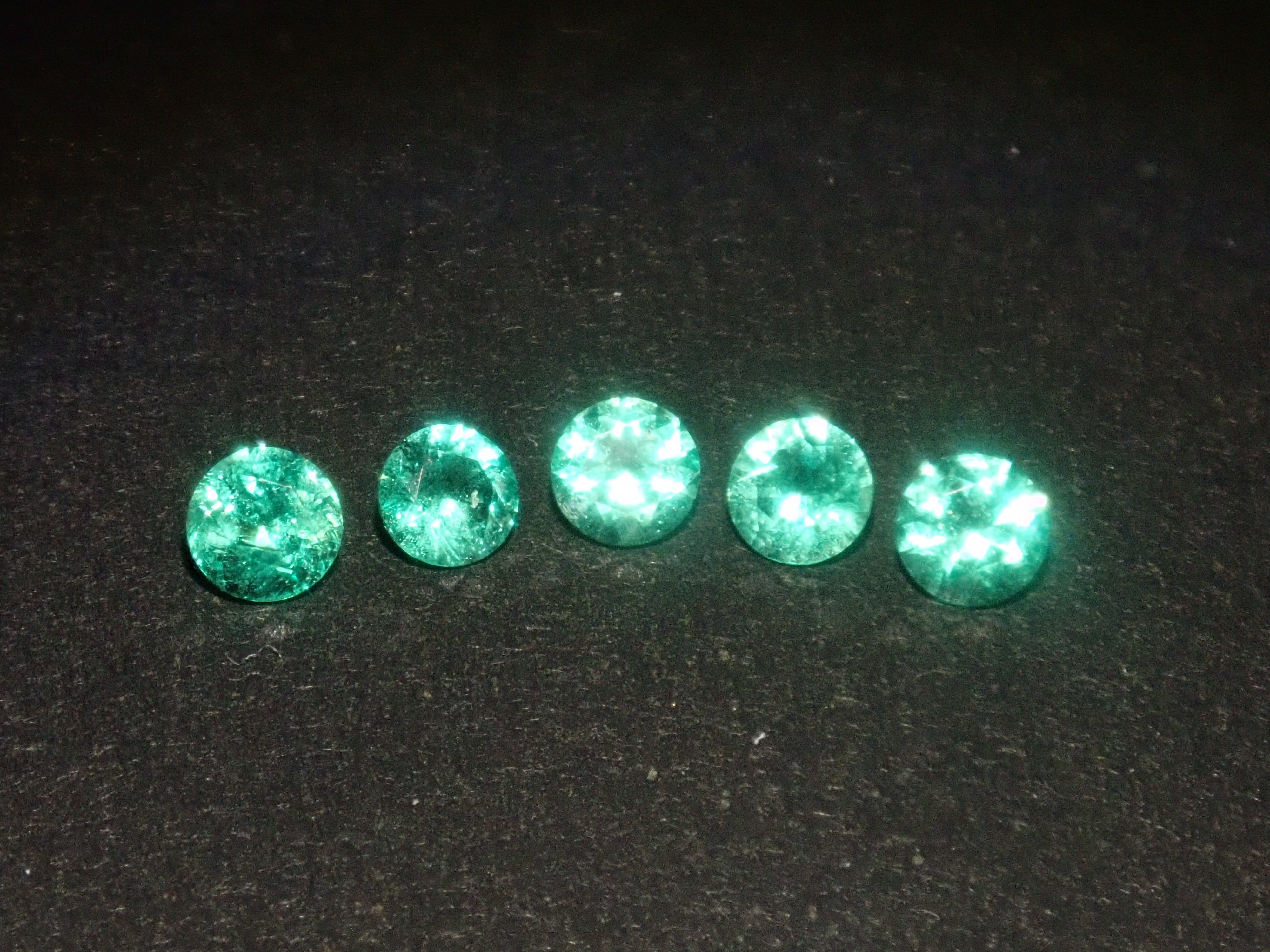 【10/13 22時販売】《限定5石》ロシア産ノンオイルエメラルド1石ルース(2.8mm,ラウンドカット)《複数購入割引有》