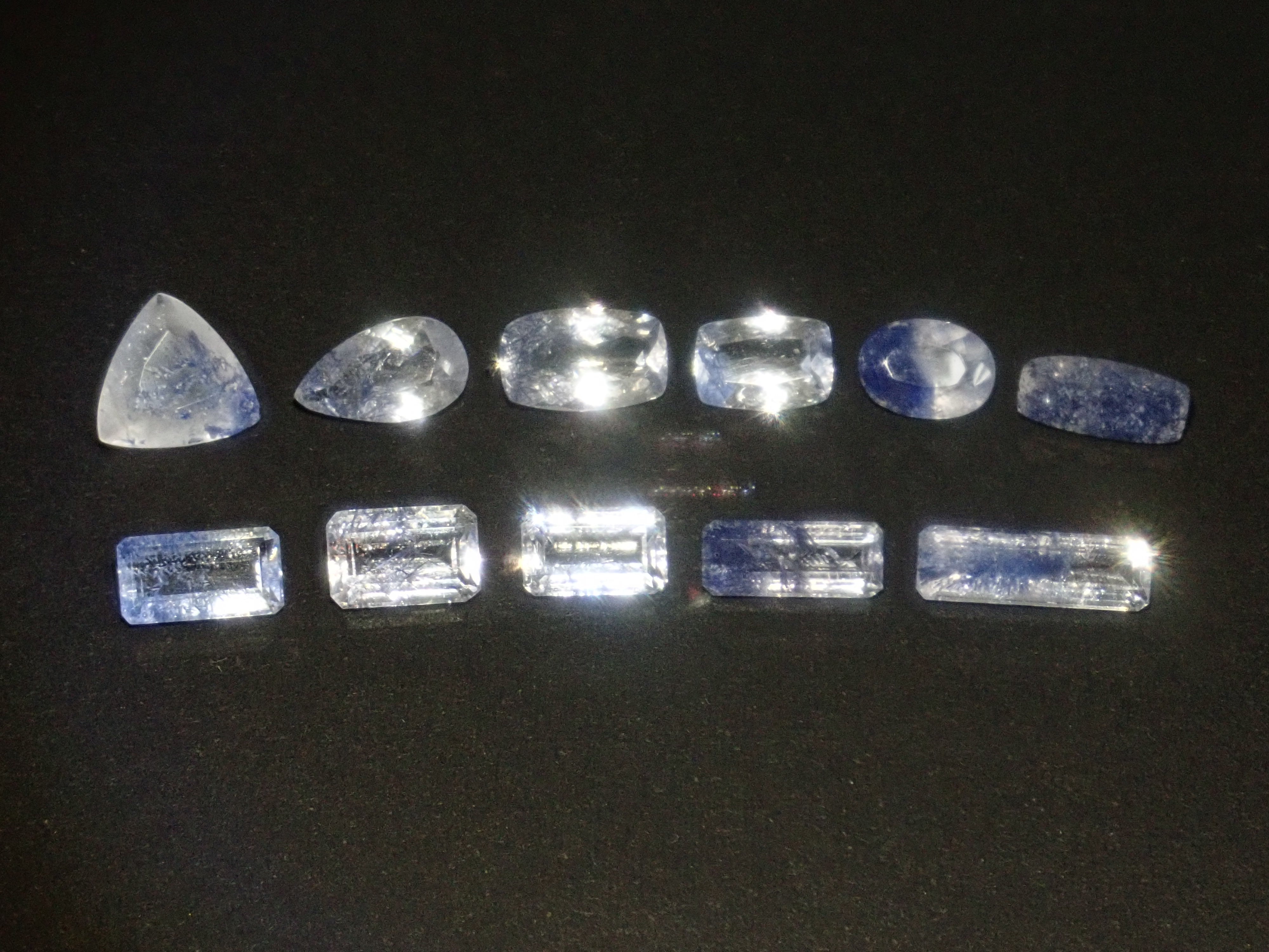 【3/15 22時販売】《ツーソン新着・限定11石》ファセットカットのブラジル産デュモルチェライトインクォーツ《複数購入割引有》