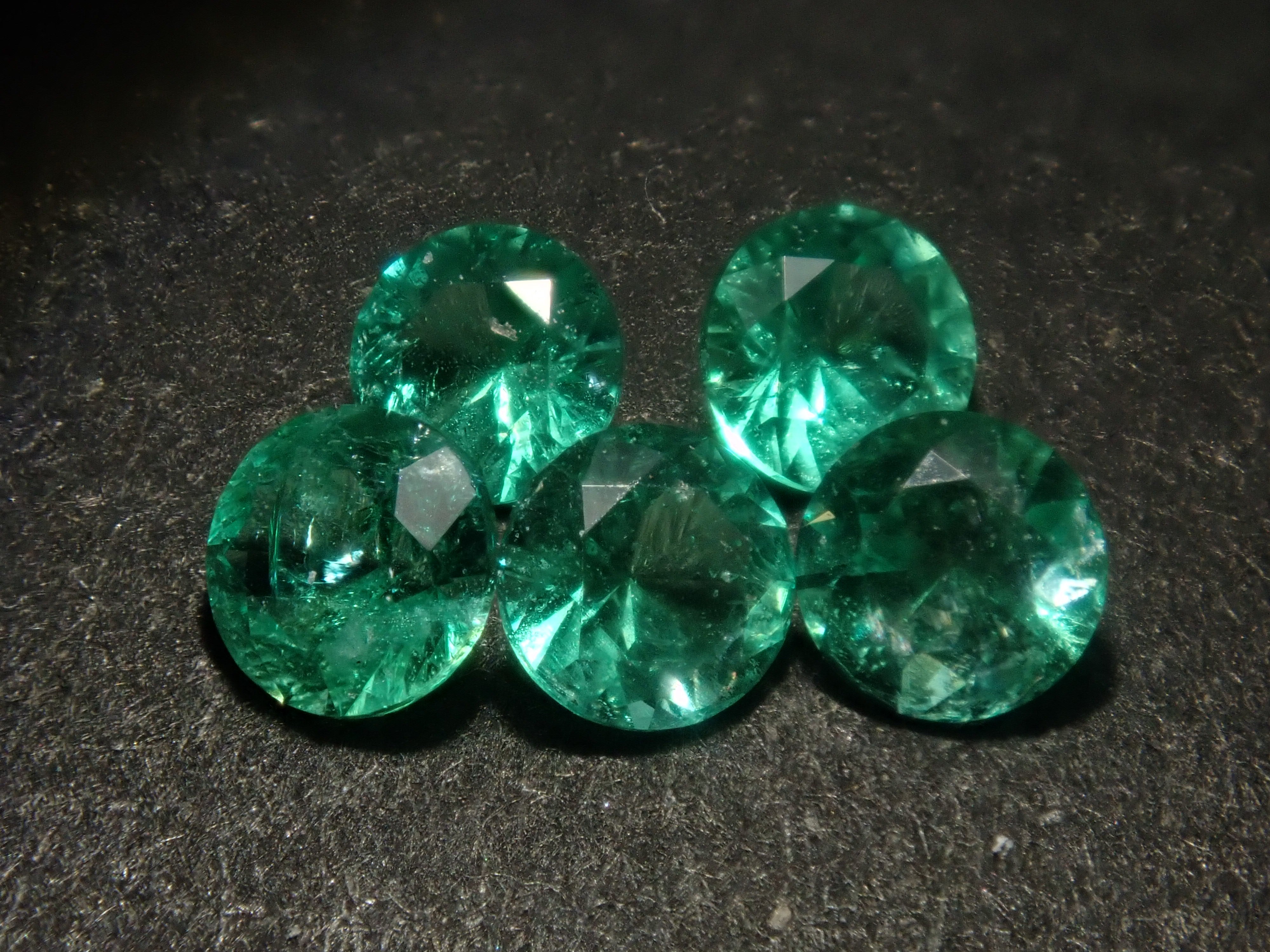 【10/13 22時販売】《限定5石》ロシア産ノンオイルエメラルド1石ルース(2.8mm,ラウンドカット)《複数購入割引有》