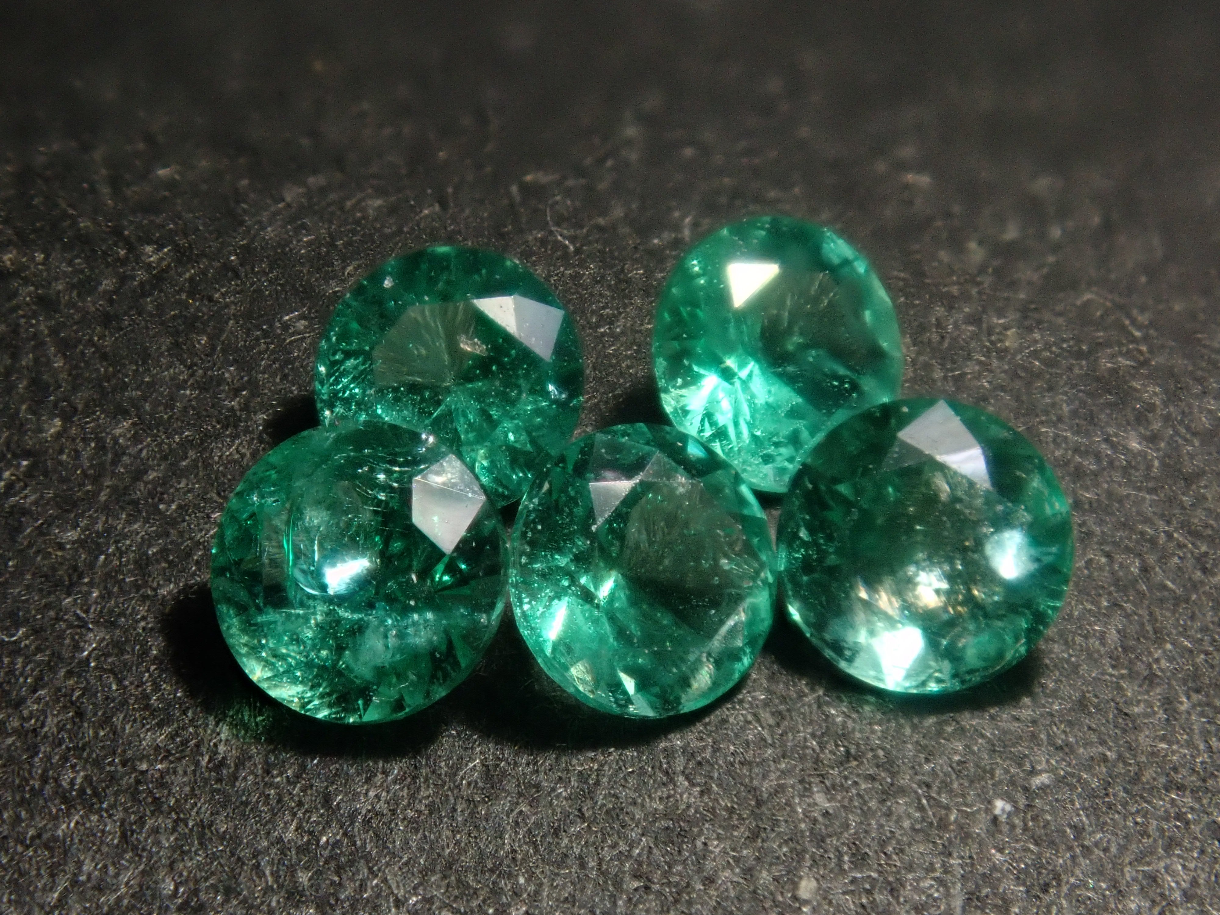 【10/13 22時販売】《限定5石》ロシア産ノンオイルエメラルド1石ルース(2.8mm,ラウンドカット)《複数購入割引有》