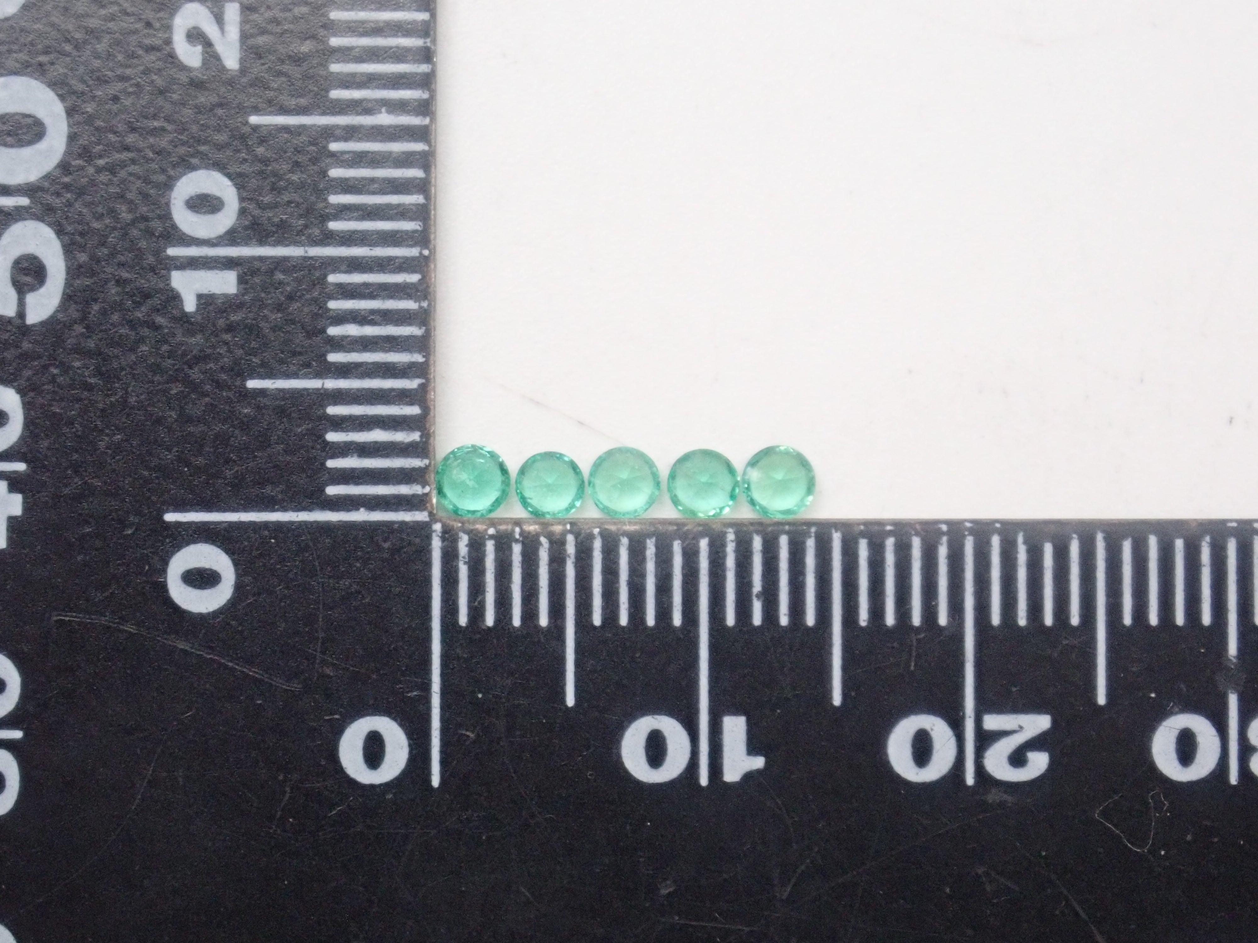 【10/13 22時販売】《限定5石》ロシア産ノンオイルエメラルド1石ルース(2.8mm,ラウンドカット)《複数購入割引有》