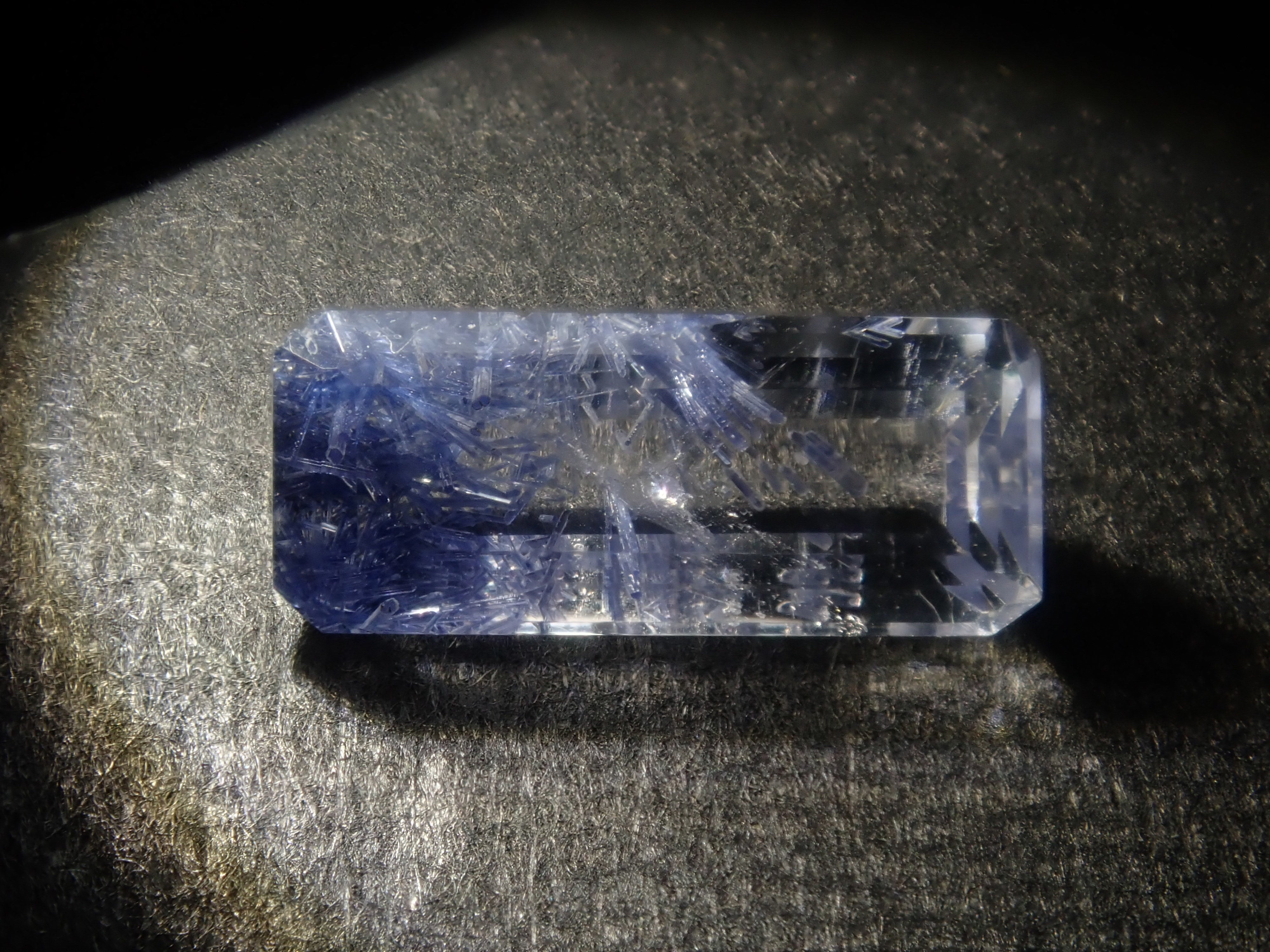 【3/15 22時販売】《ツーソン新着・限定11石》ファセットカットのブラジル産デュモルチェライトインクォーツ《複数購入割引有》