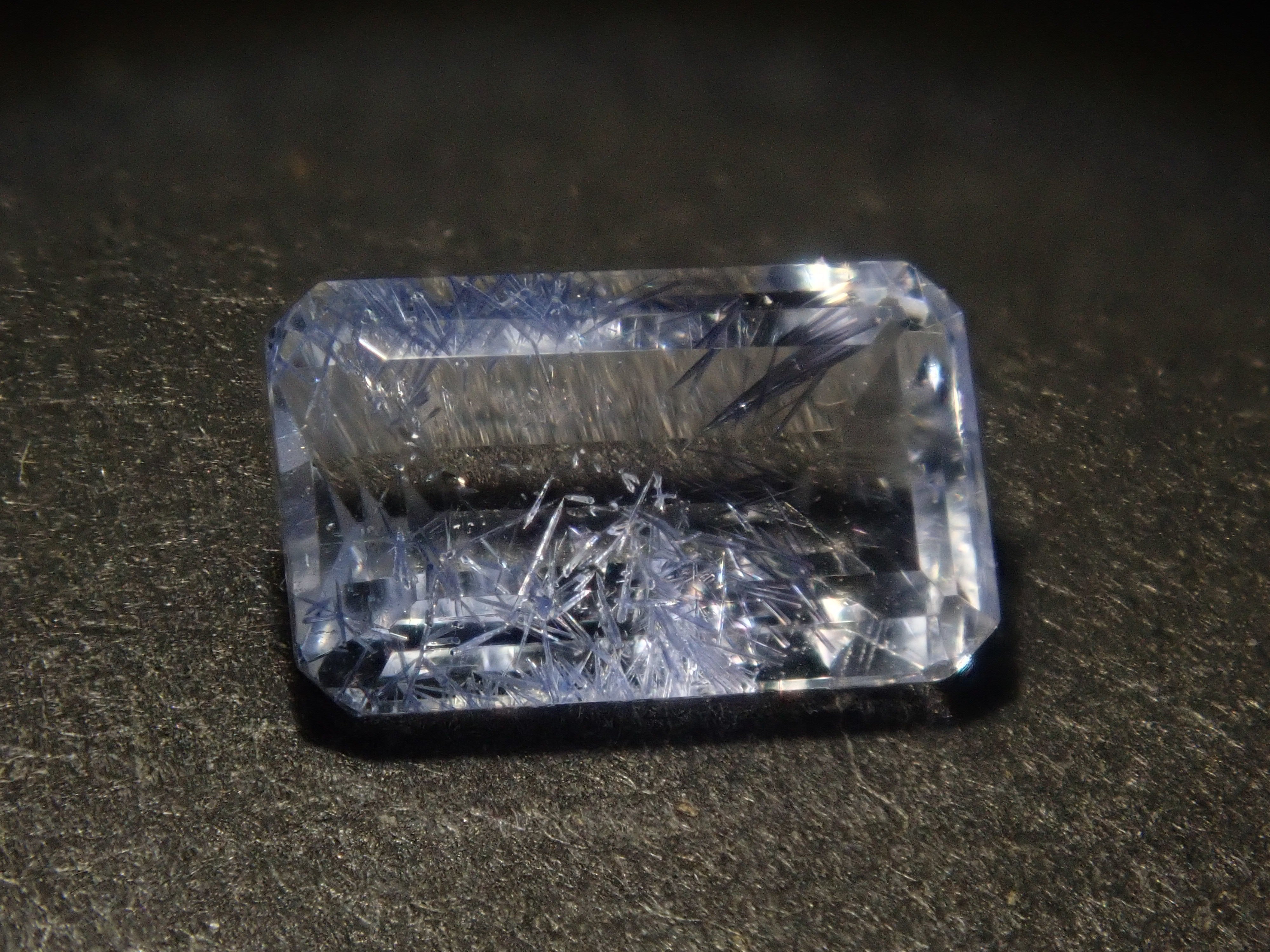 【3/15 22時販売】《ツーソン新着・限定11石》ファセットカットのブラジル産デュモルチェライトインクォーツ《複数購入割引有》