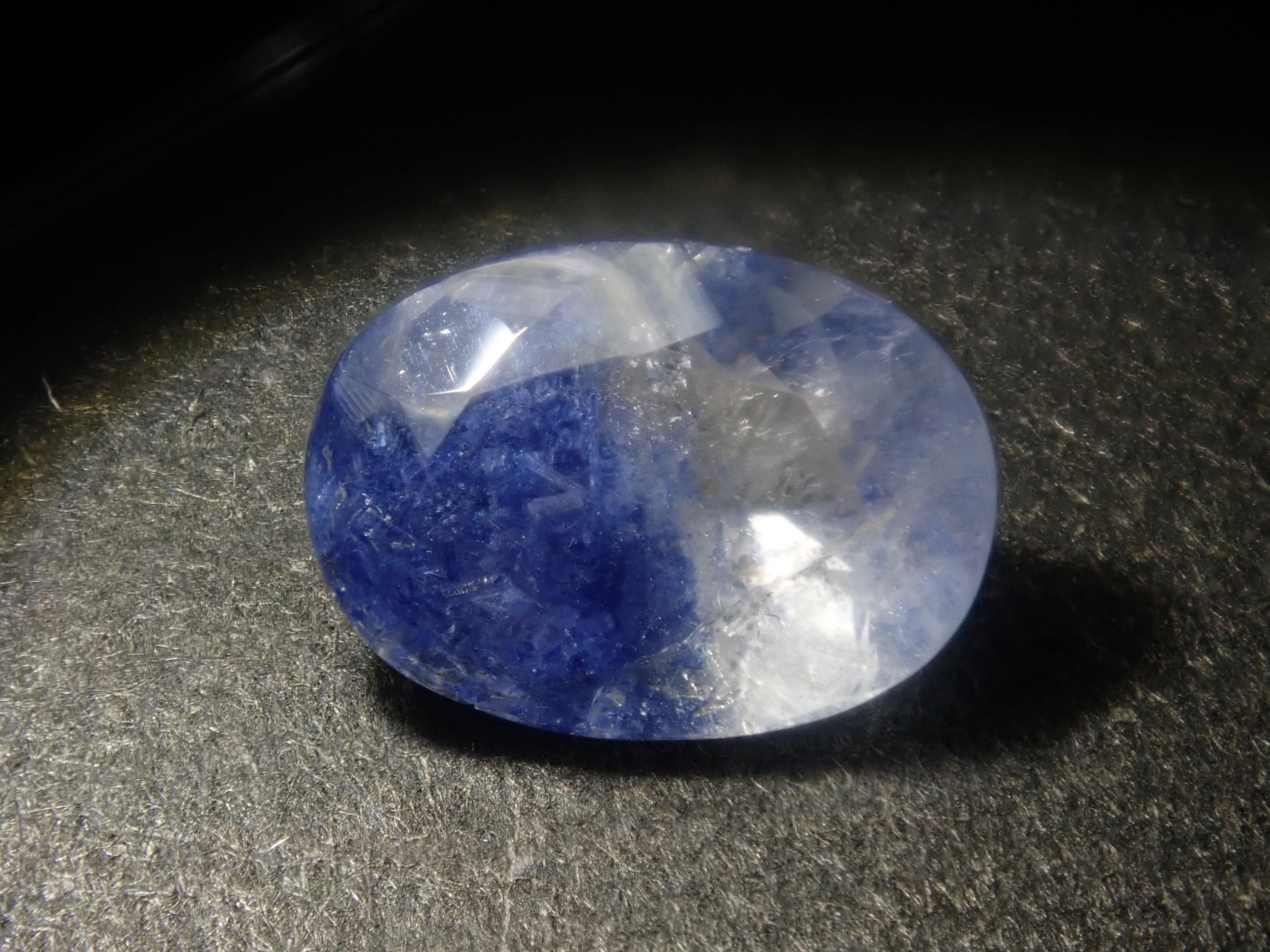 【3/15 22時販売】《ツーソン新着・限定11石》ファセットカットのブラジル産デュモルチェライトインクォーツ《複数購入割引有》