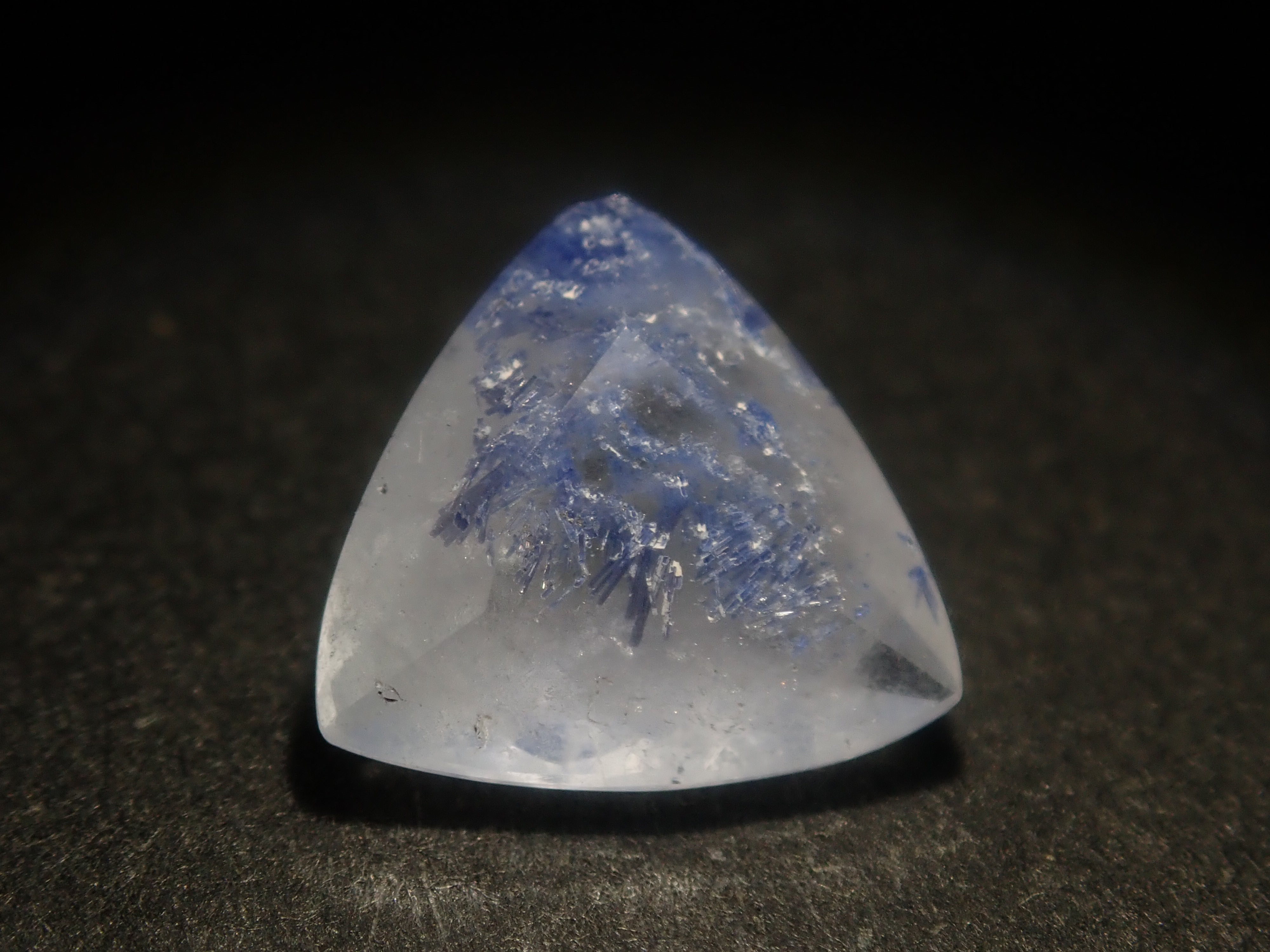 【3/15 22時販売】《ツーソン新着・限定11石》ファセットカットのブラジル産デュモルチェライトインクォーツ《複数購入割引有》