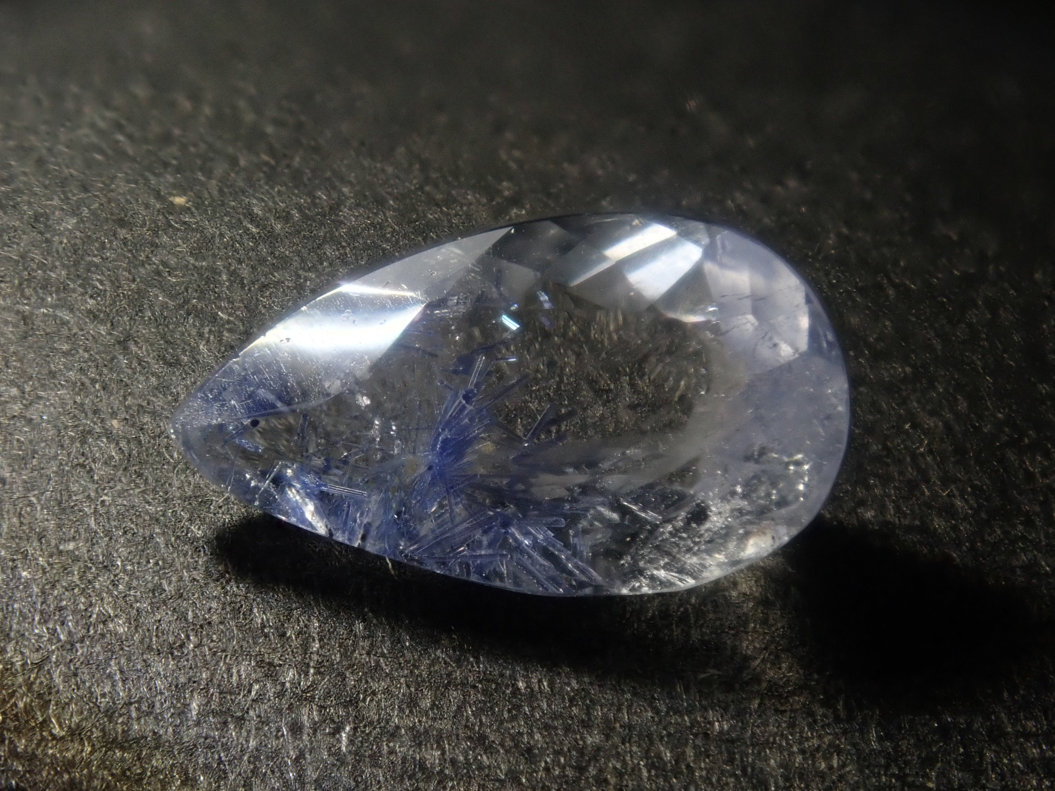 【3/15 22時販売】《ツーソン新着・限定11石》ファセットカットのブラジル産デュモルチェライトインクォーツ《複数購入割引有》