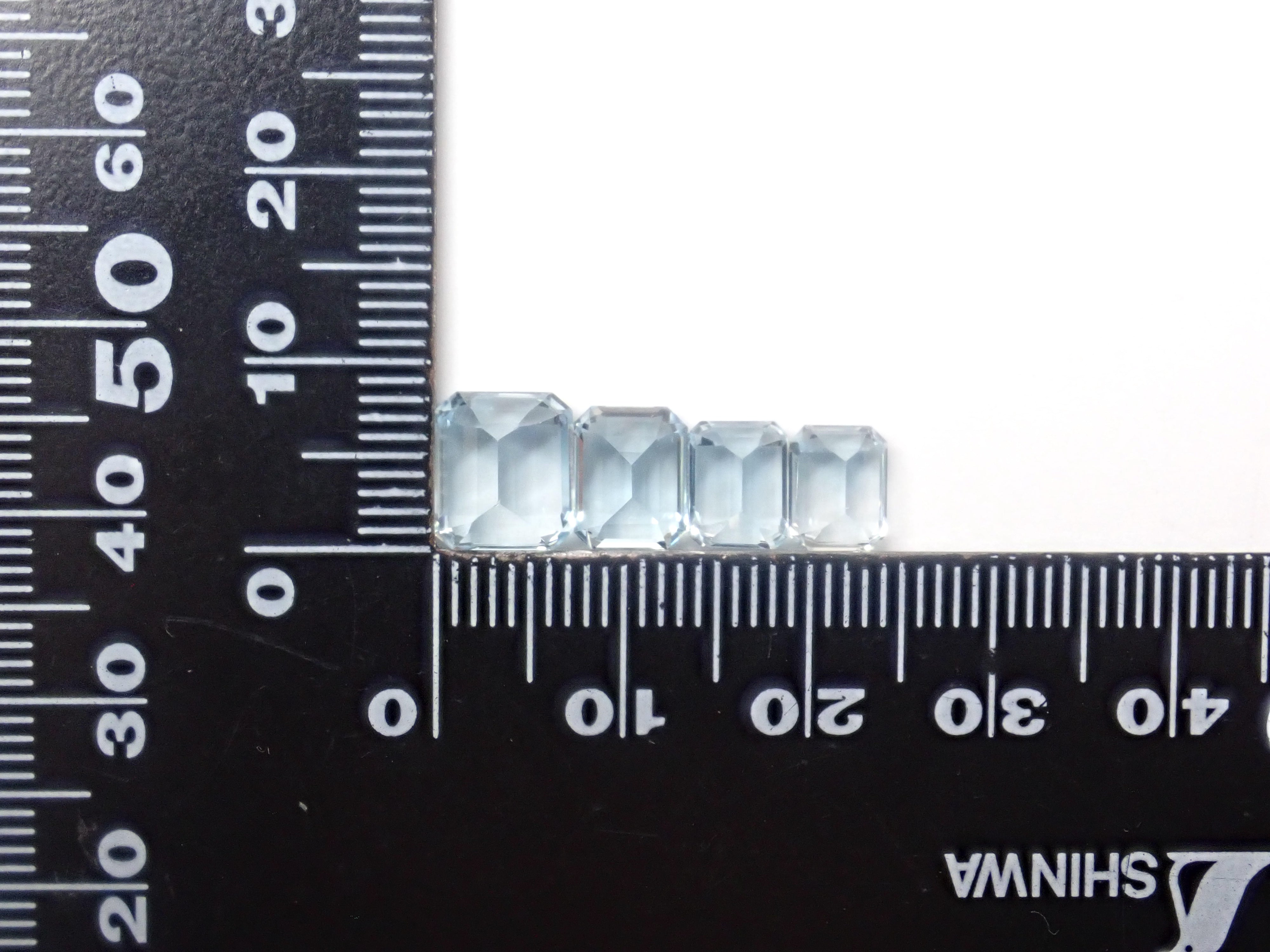 【5/6 22點開賣】《限量9顆》無優化雙色或天空藍拓帕石單顆扭蛋(巴西產)《多件購買享折扣》