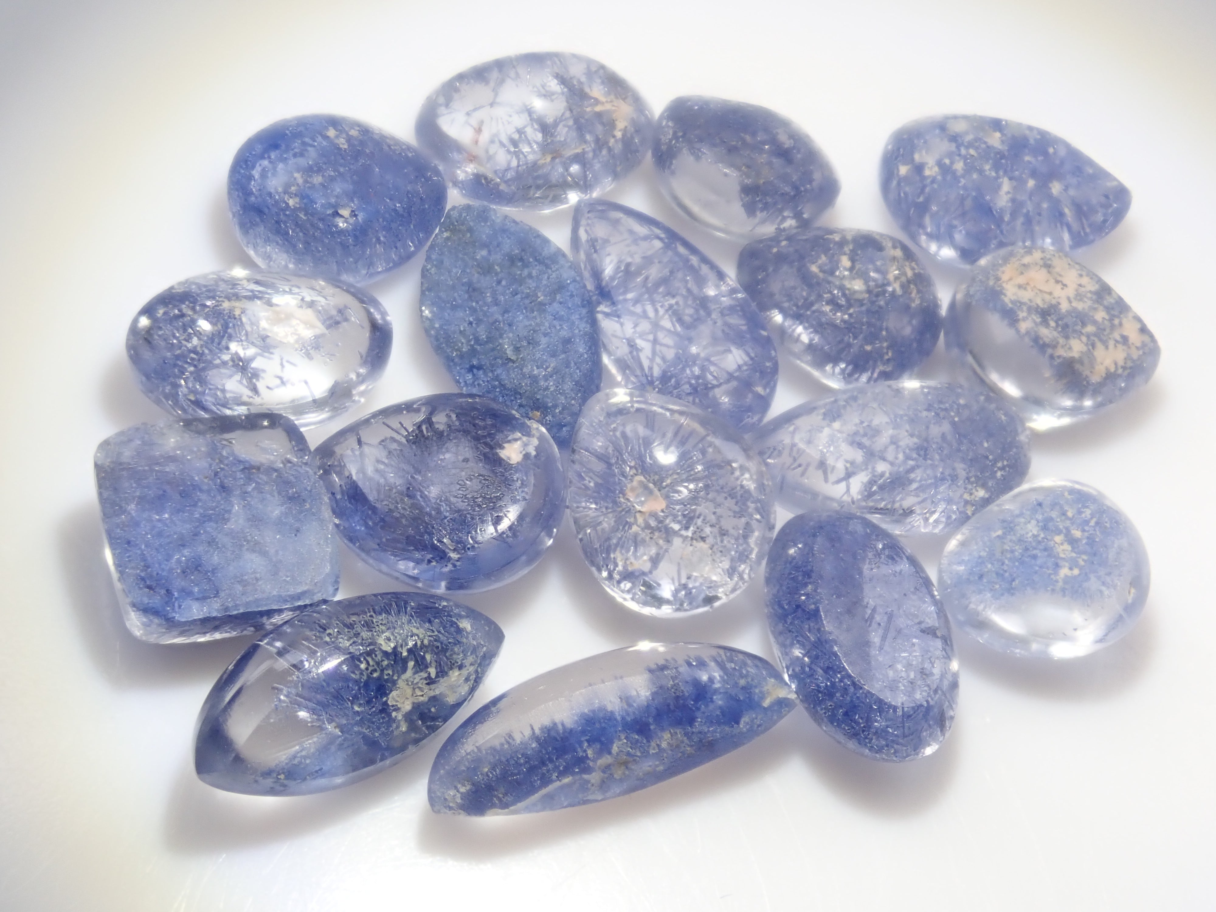 【3月8日晚間10點開始販售】【圖森新品到貨 - 限量17顆】高品質巴西杜莫特石石英,透明度極佳【多件購買享折扣】