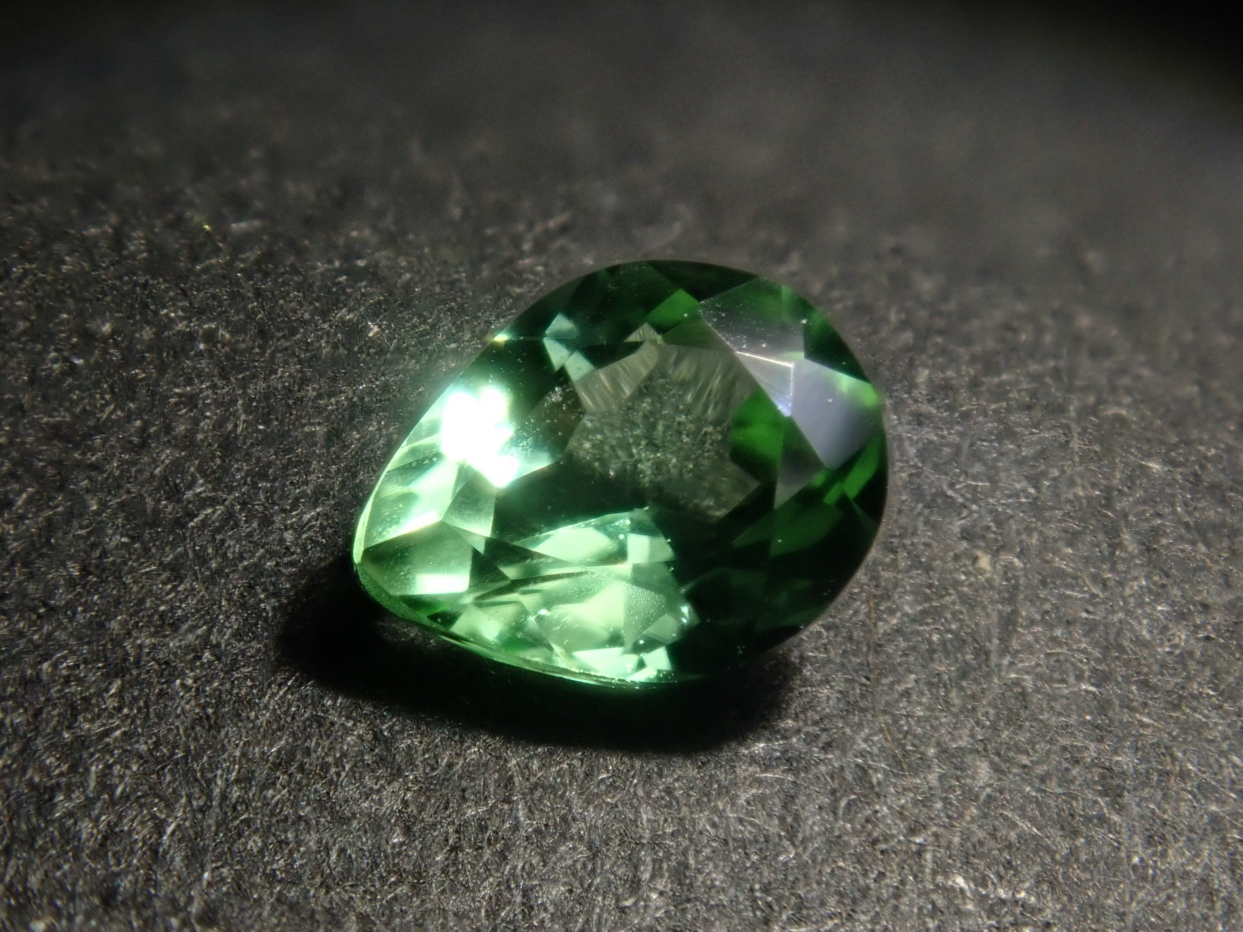 【10/13 22時販売】《限定11石》レアストーンガチャ💎ブラジル・バターリャ産パライバトルマリン0.23ct2石やピンクダイヤやベニトアイト1石ルース《複数購入割引有》