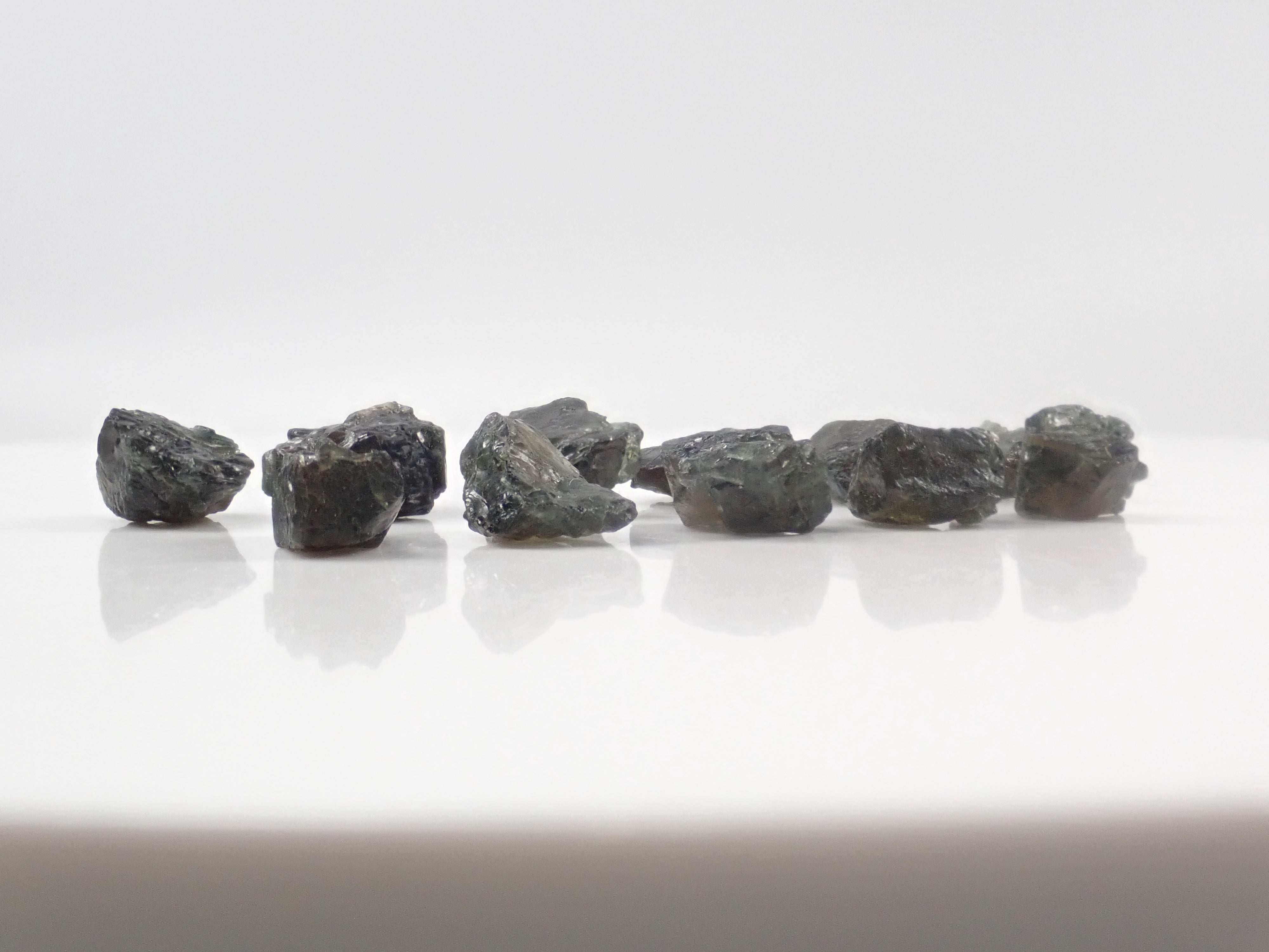 《限定11石》マダガスカル産コーネルピン1石原石(平均8.5ct)《複数購入割引有》