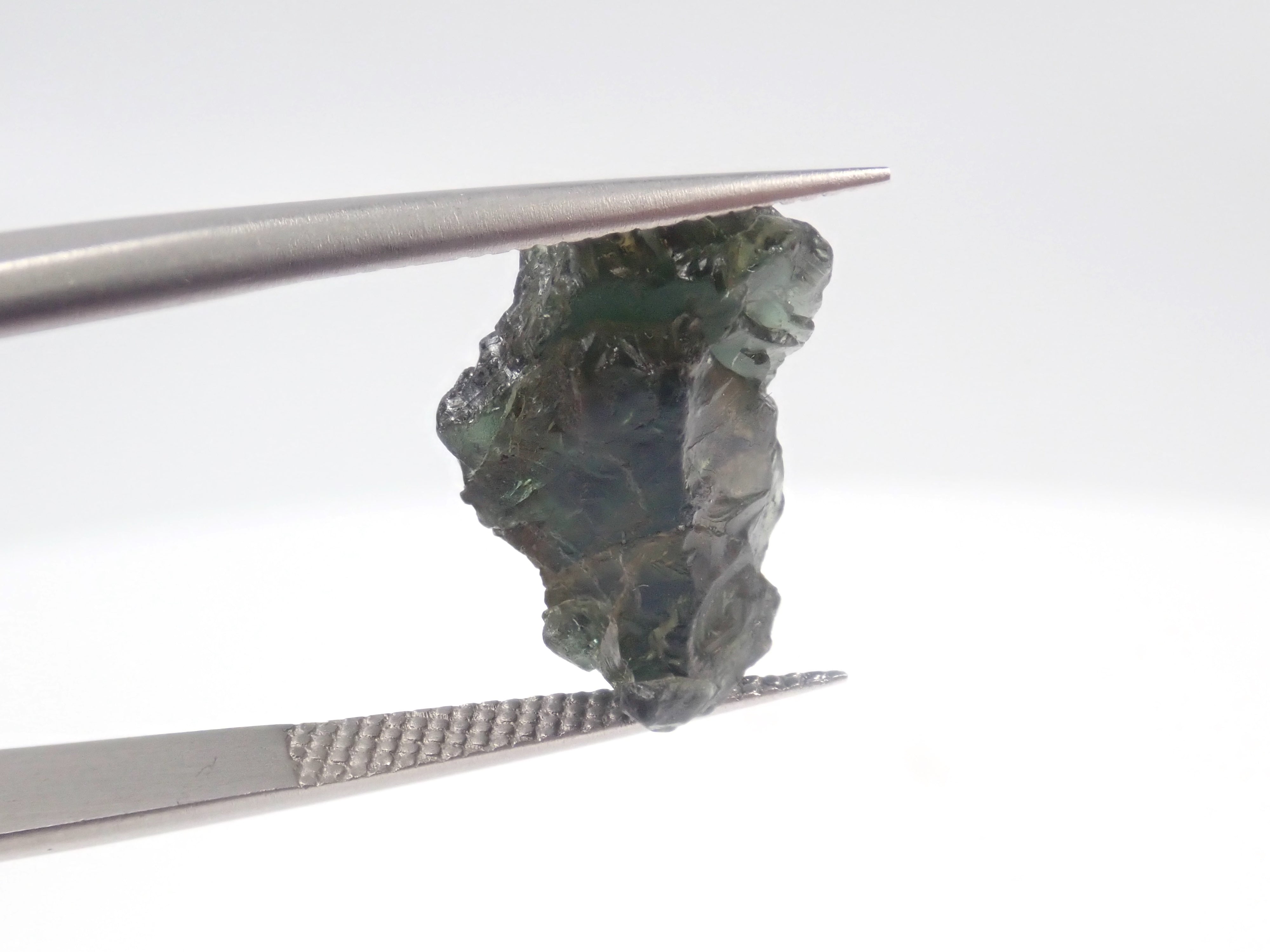 《限定11石》マダガスカル産コーネルピン1石原石(平均8.5ct)《複数購入割引有》