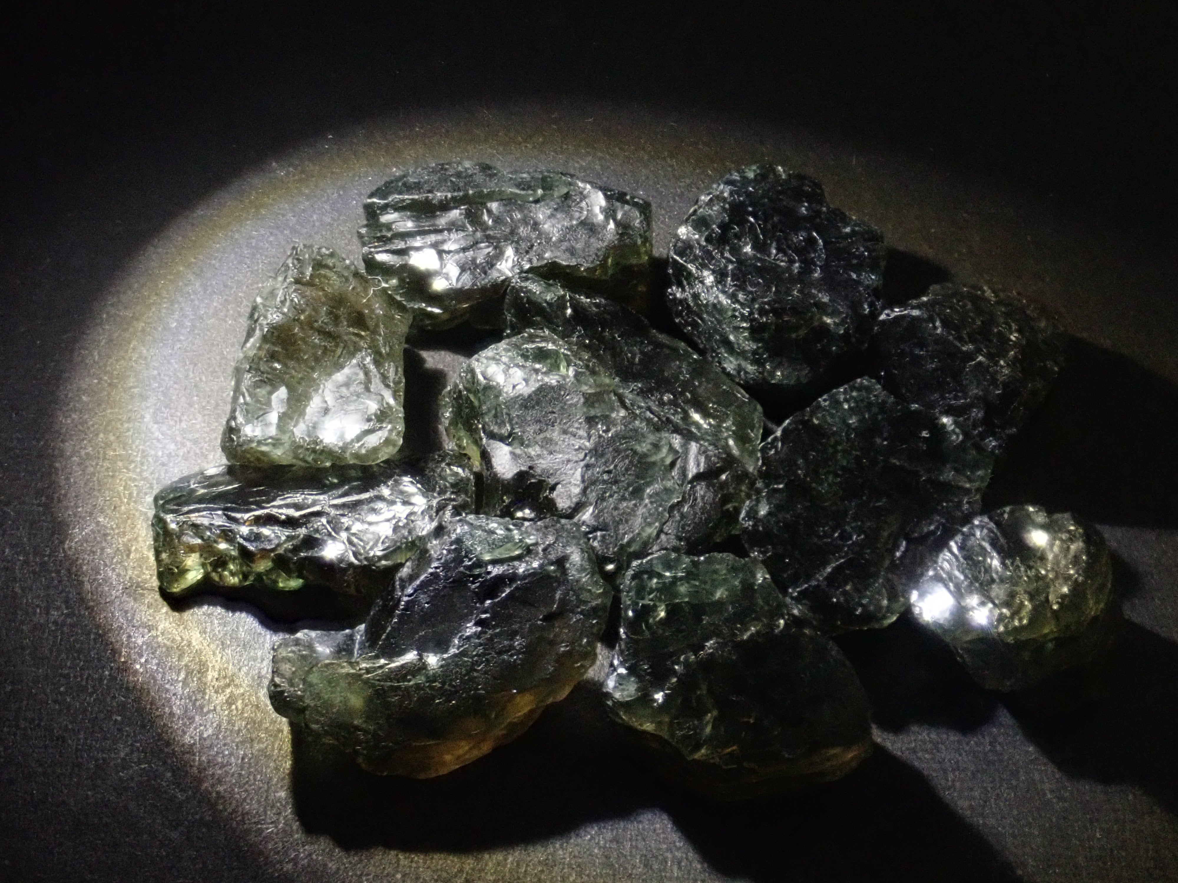 《限定11石》マダガスカル産コーネルピン1石原石(平均8.5ct)《複数購入割引有》