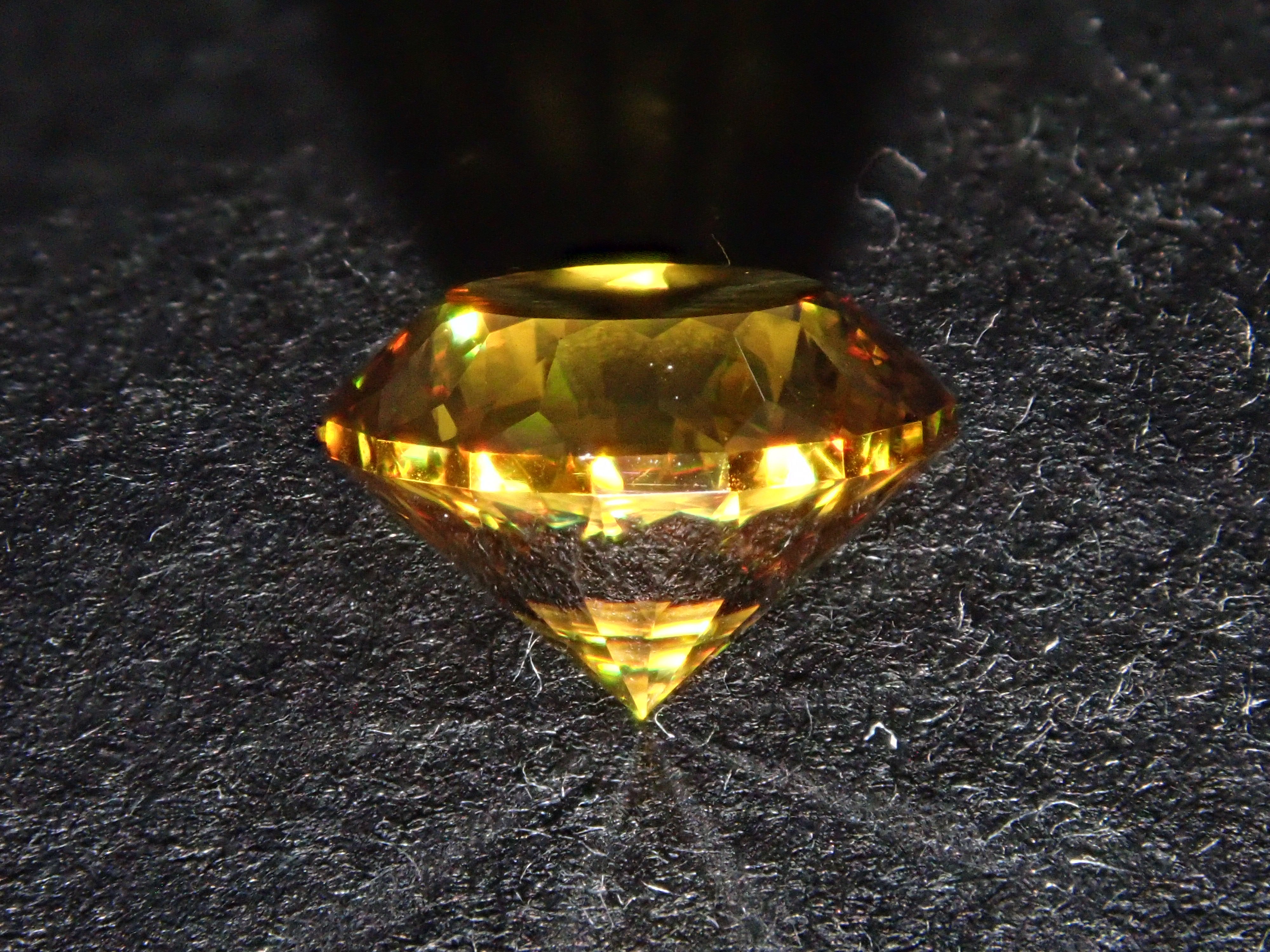 【1/23 22時販売】ジンバブエ産スフェーン 7.0mm/1.661ctルース