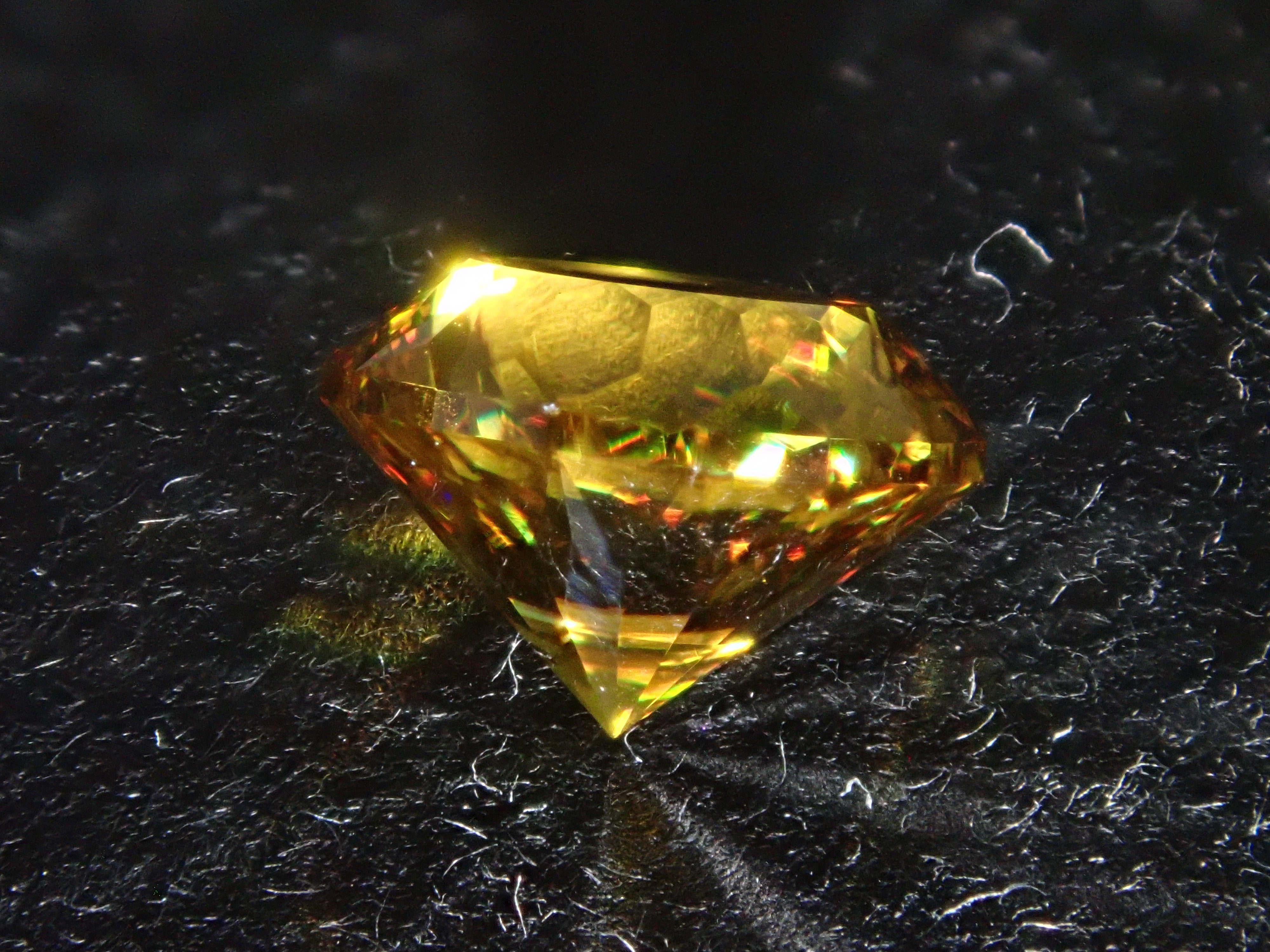 【1/23 22時販売】ジンバブエ産スフェーン 7.0mm/1.661ctルース