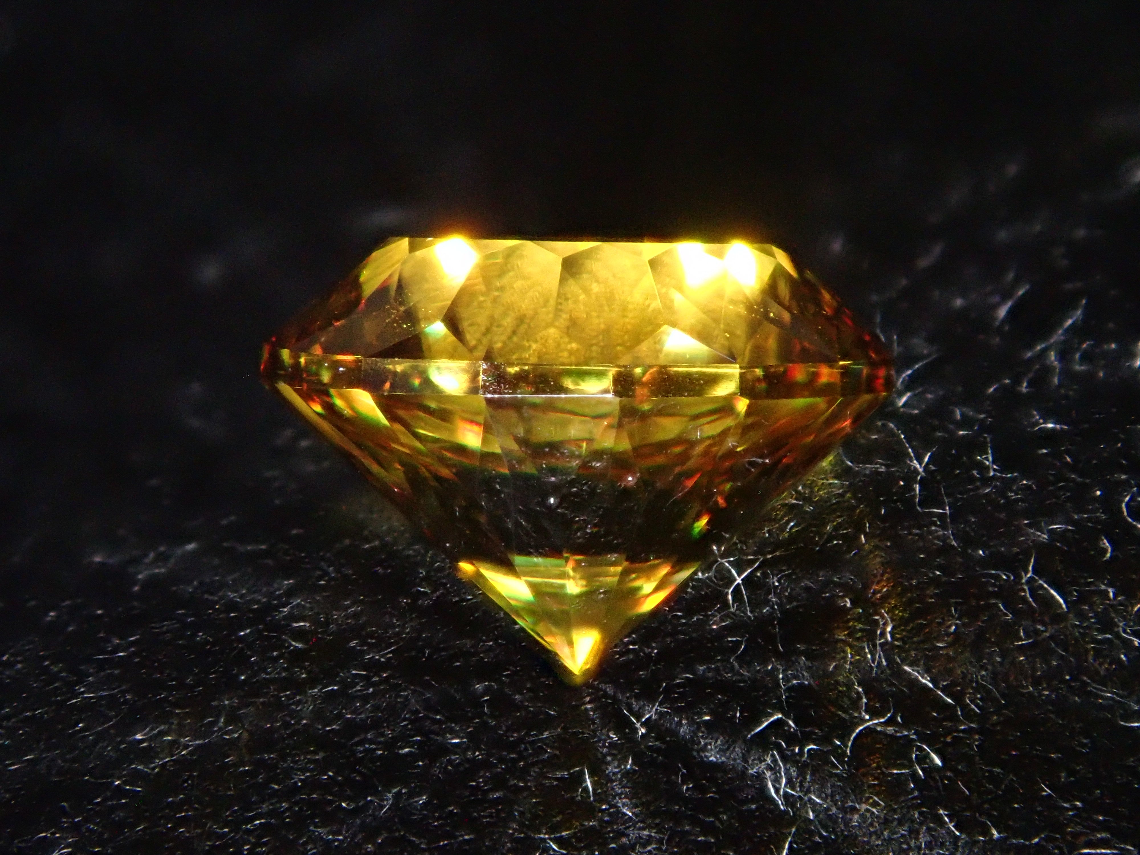 【1/23 22時販売】ジンバブエ産スフェーン 7.0mm/1.661ctルース