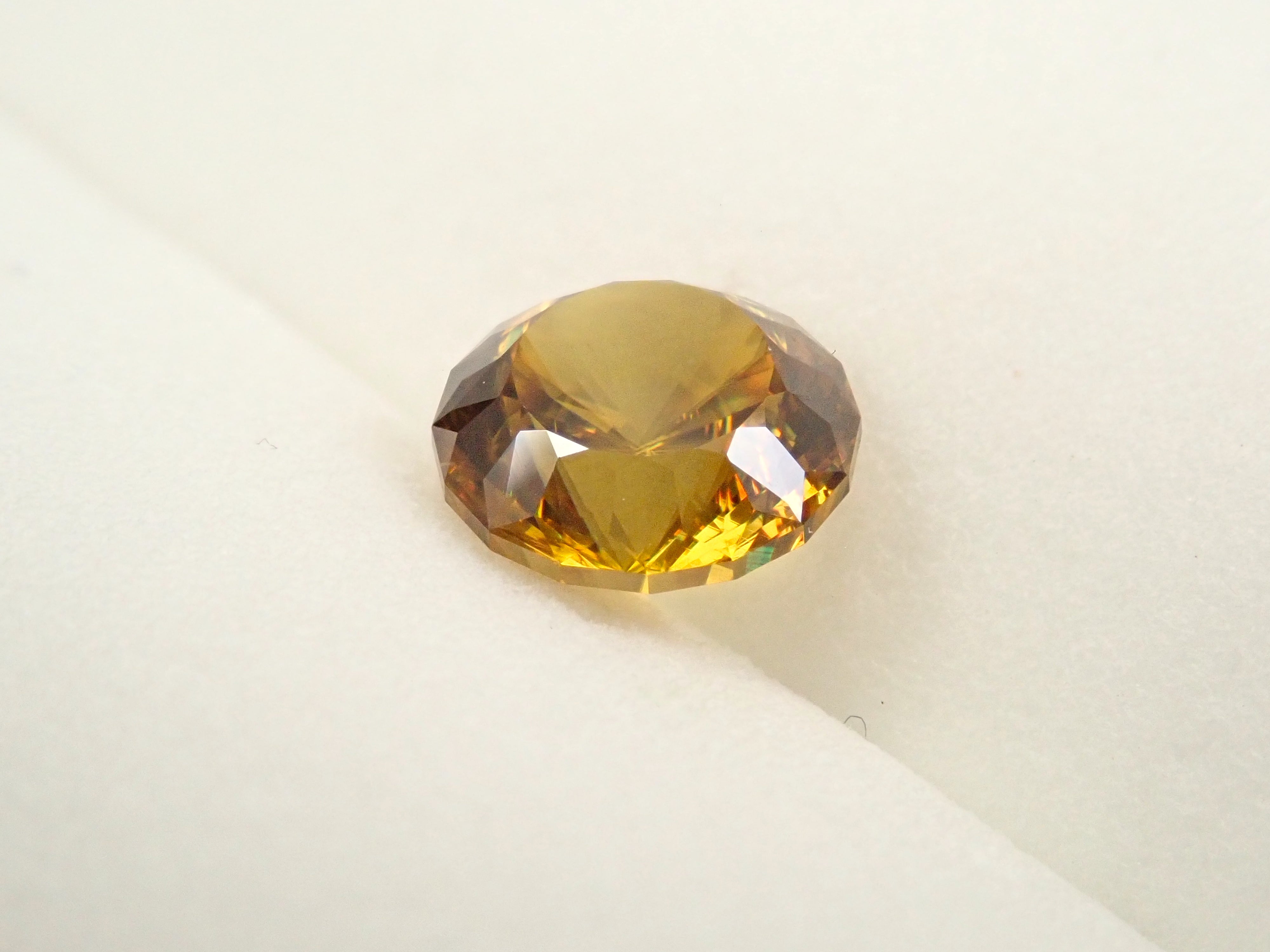 【1/23 22時販売】ジンバブエ産スフェーン 7.0mm/1.661ctルース