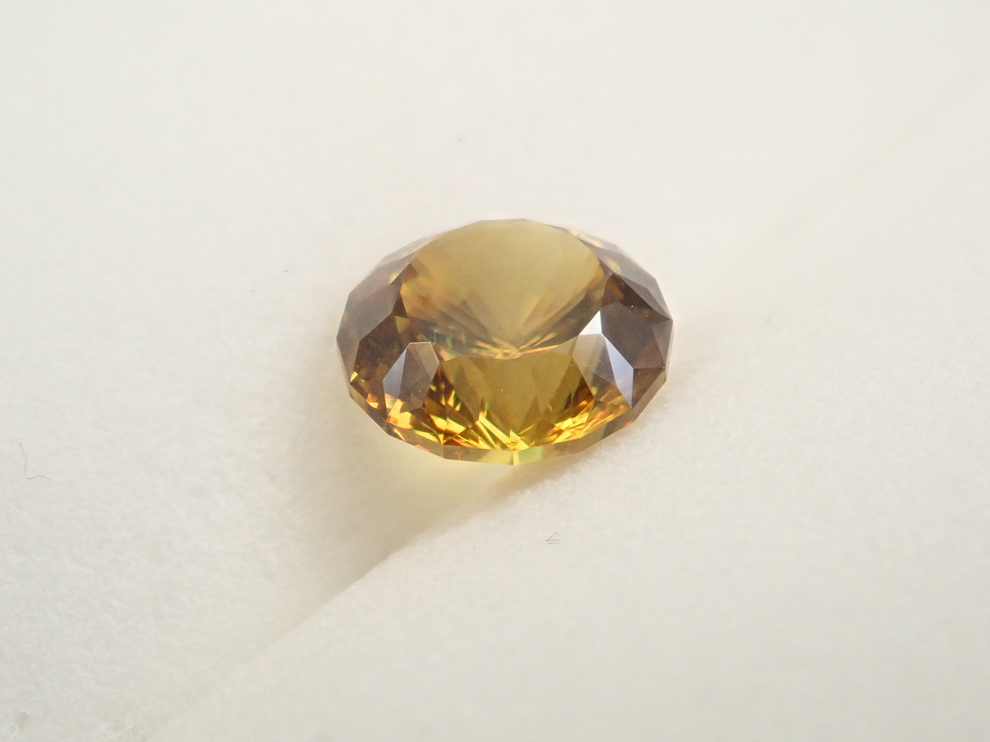 【1/23 22時販売】ジンバブエ産スフェーン 7.0mm/1.661ctルース