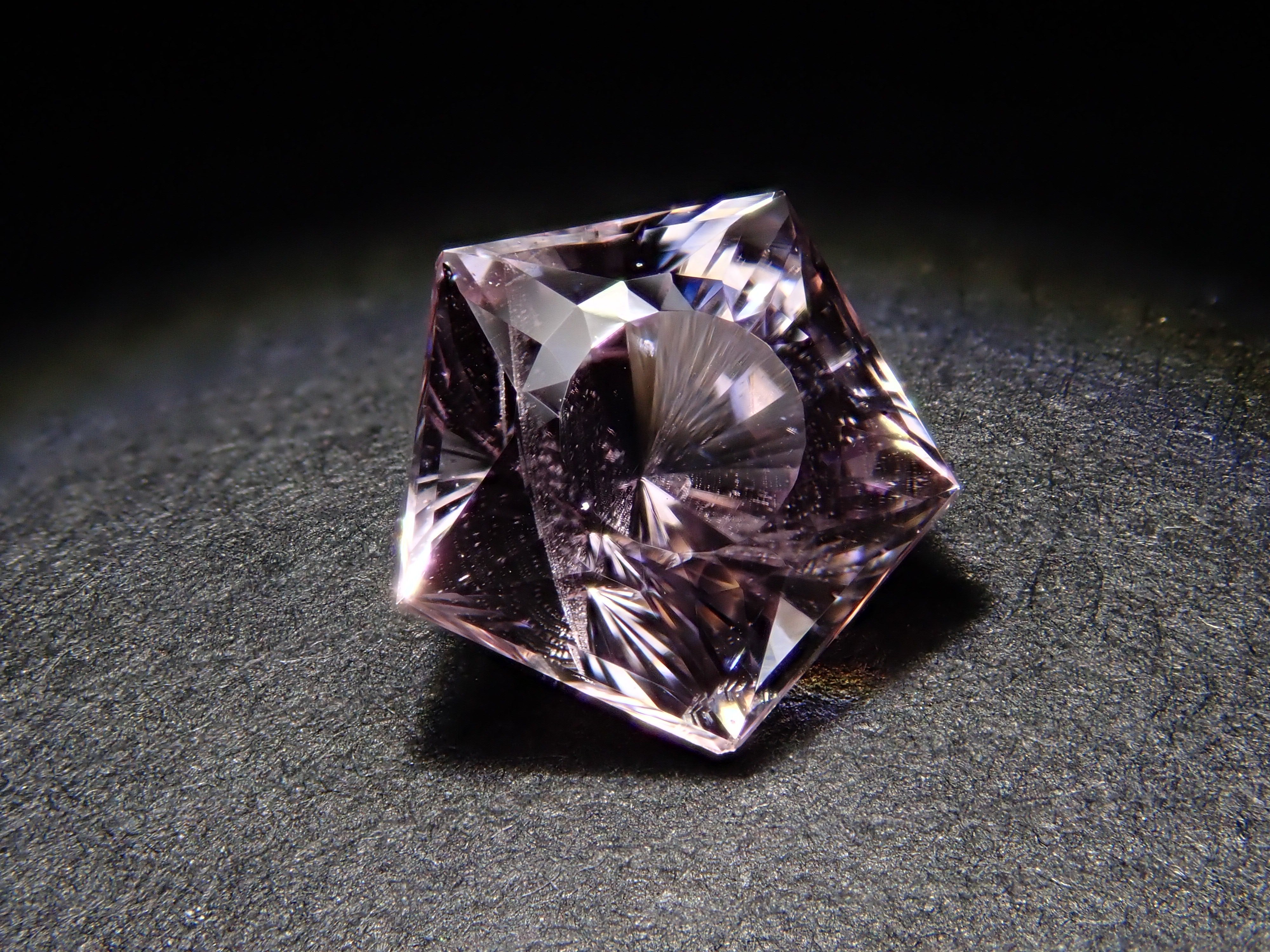 【1/23 22時販売】アフガニスタン産クンツァイト 0.971ctルース