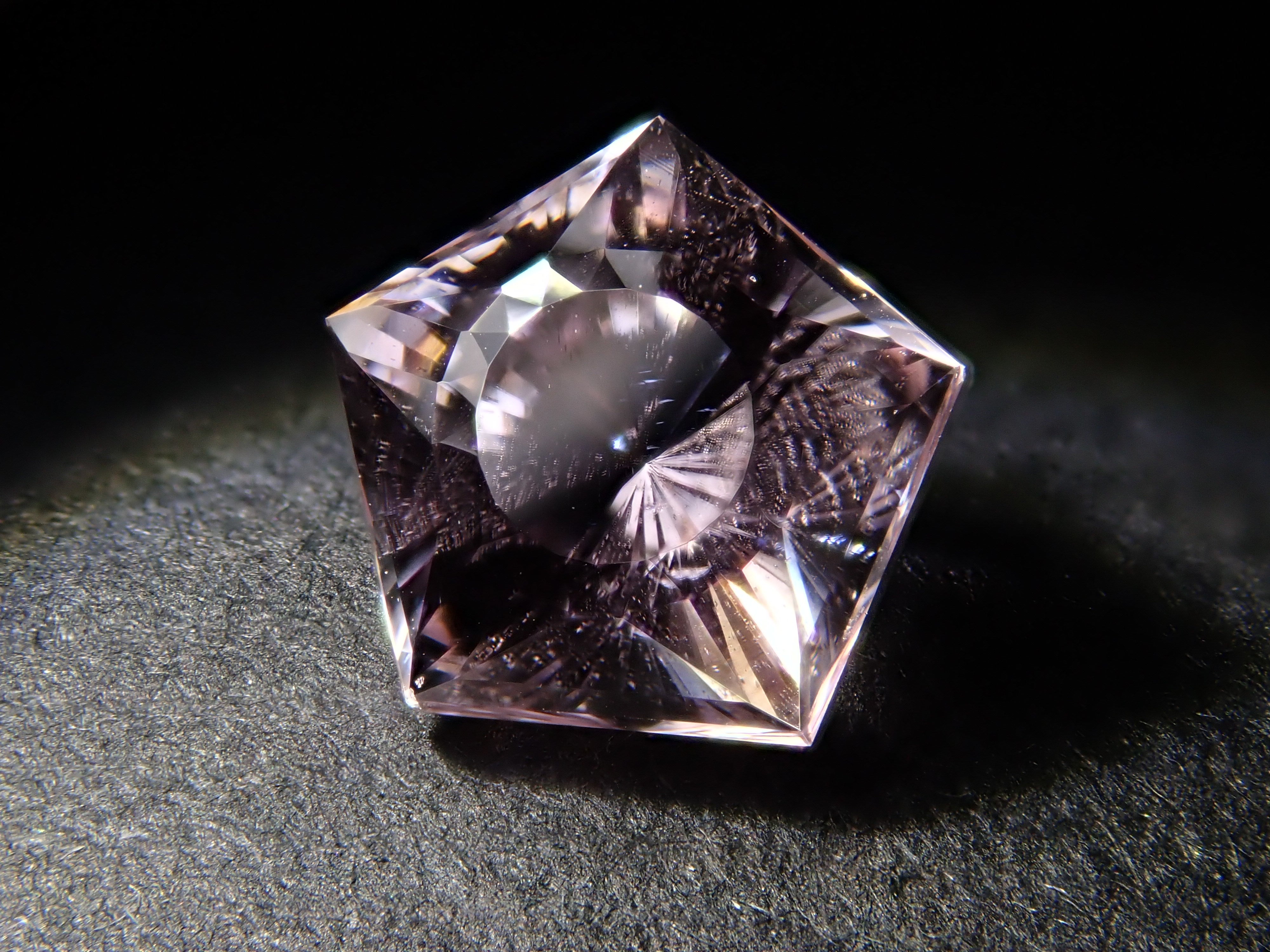 【1/23 22時販売】アフガニスタン産クンツァイト 0.971ctルース