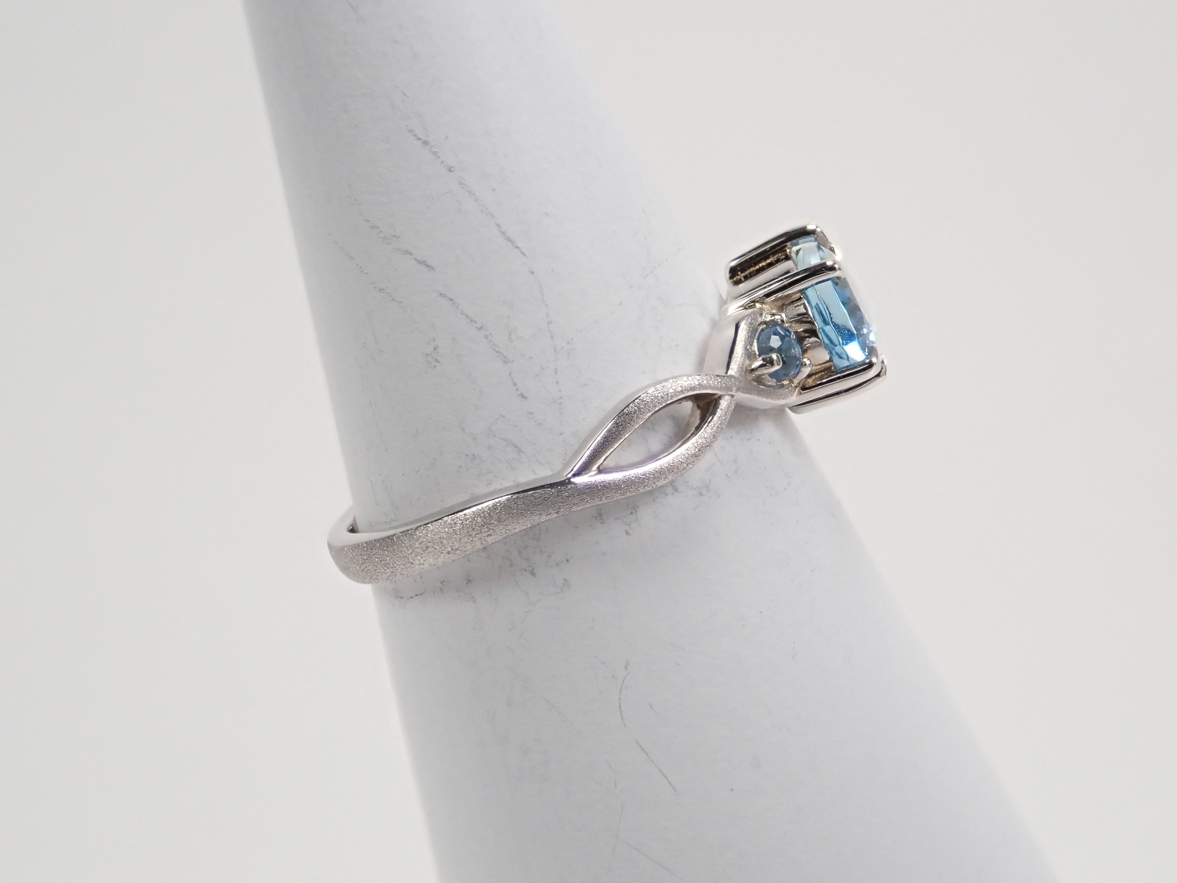 Pt950 サンタマリアアクアマリン 0.743ct リング