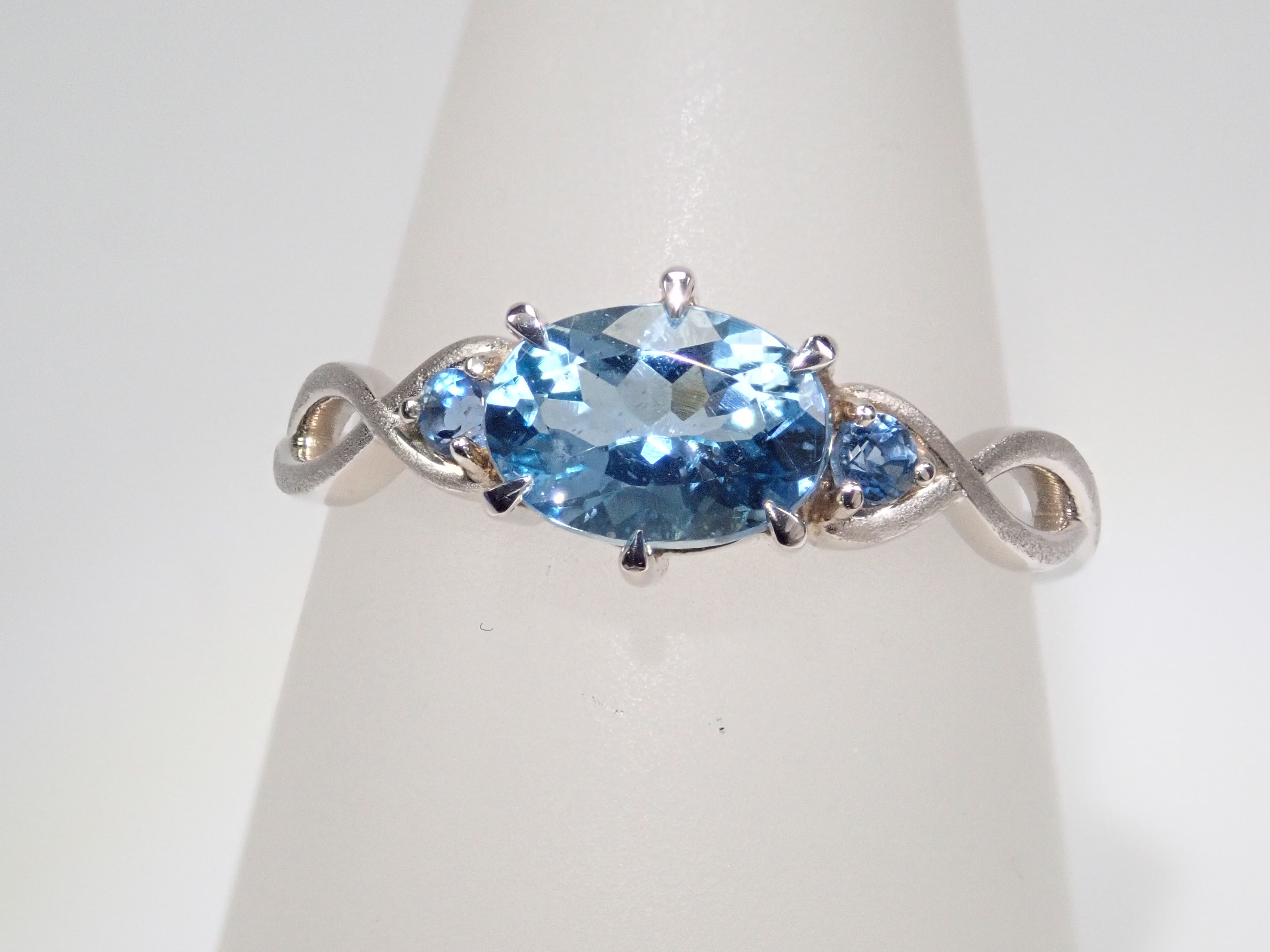 Pt950 サンタマリアアクアマリン 0.743ct リング