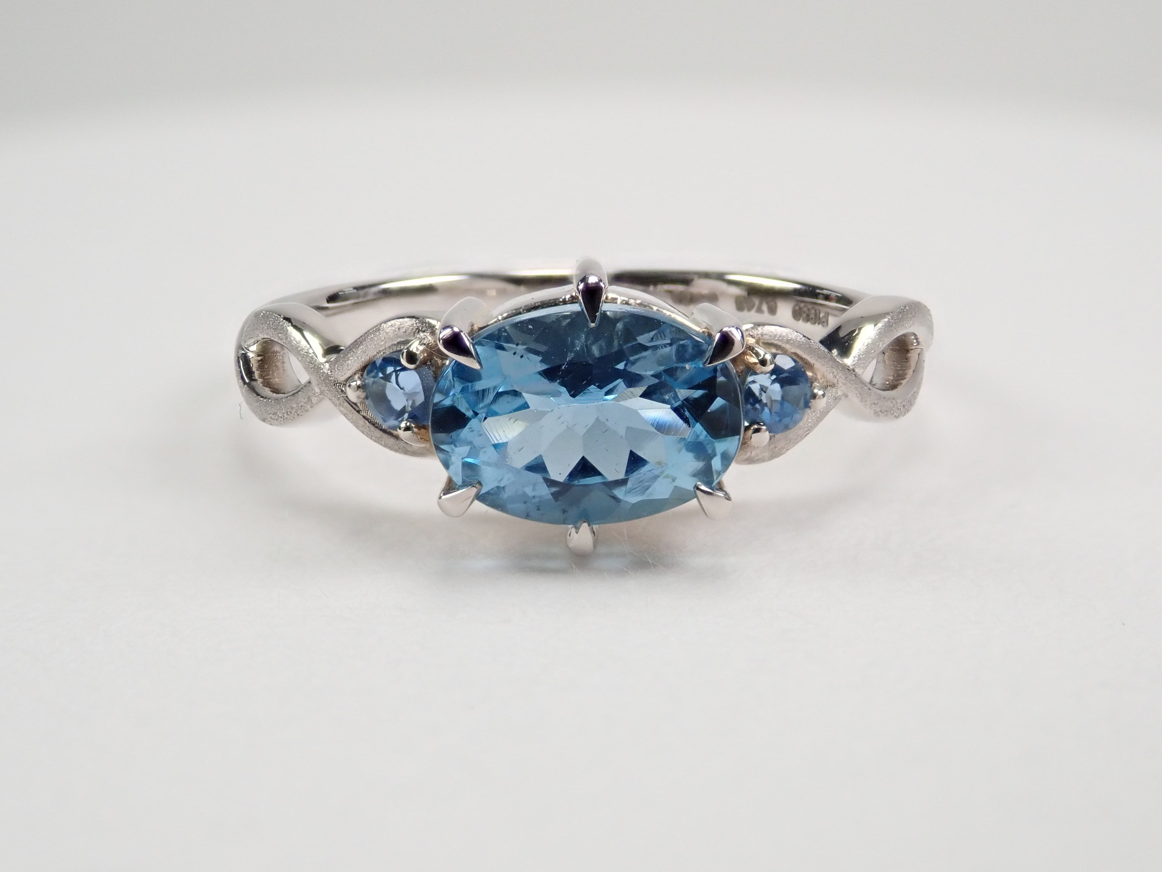 Pt950 サンタマリアアクアマリン 0.743ct リング