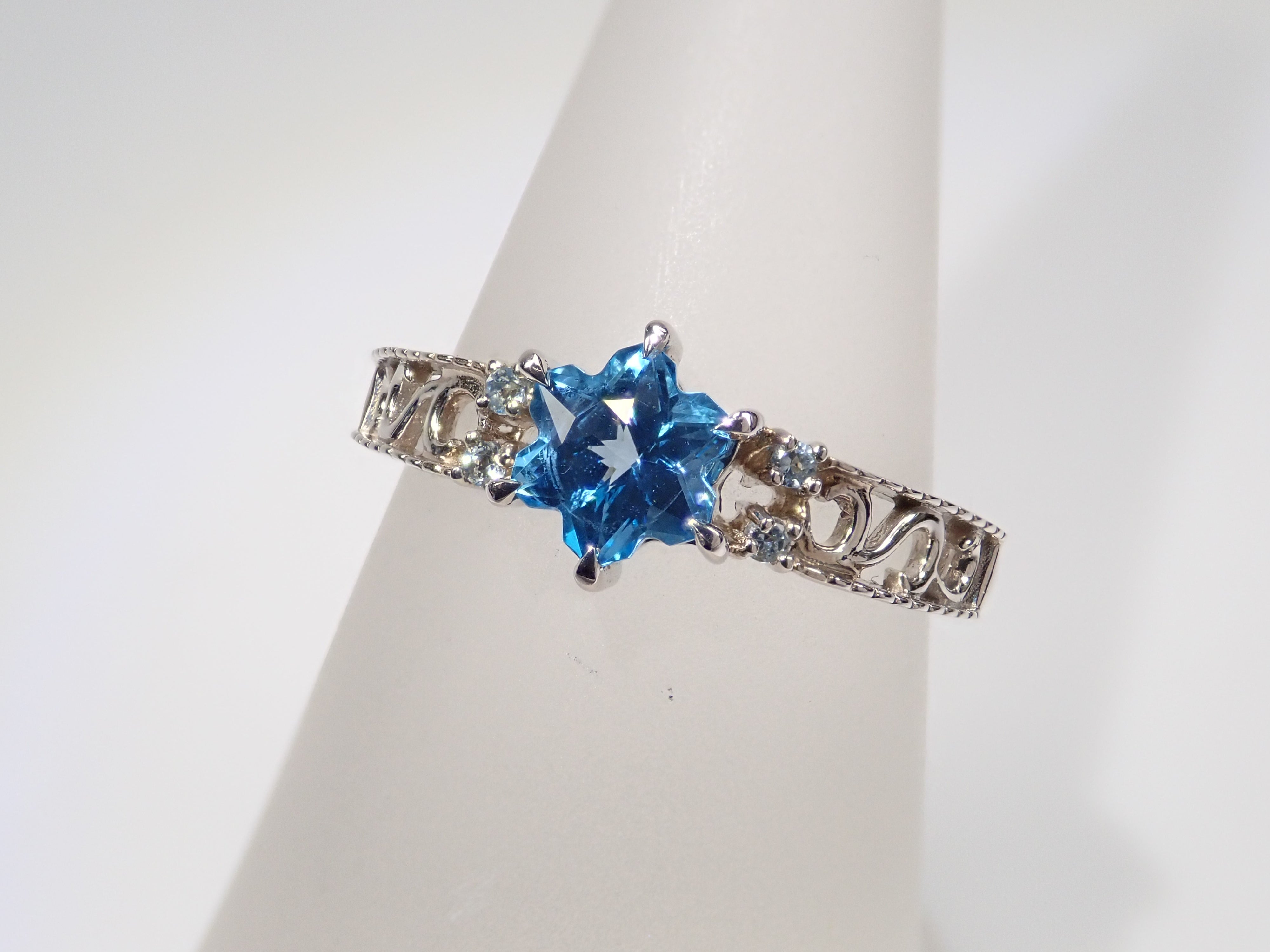 Pt950ブラジル産スイスブルートパーズ0.756ct・アクアマリンリング