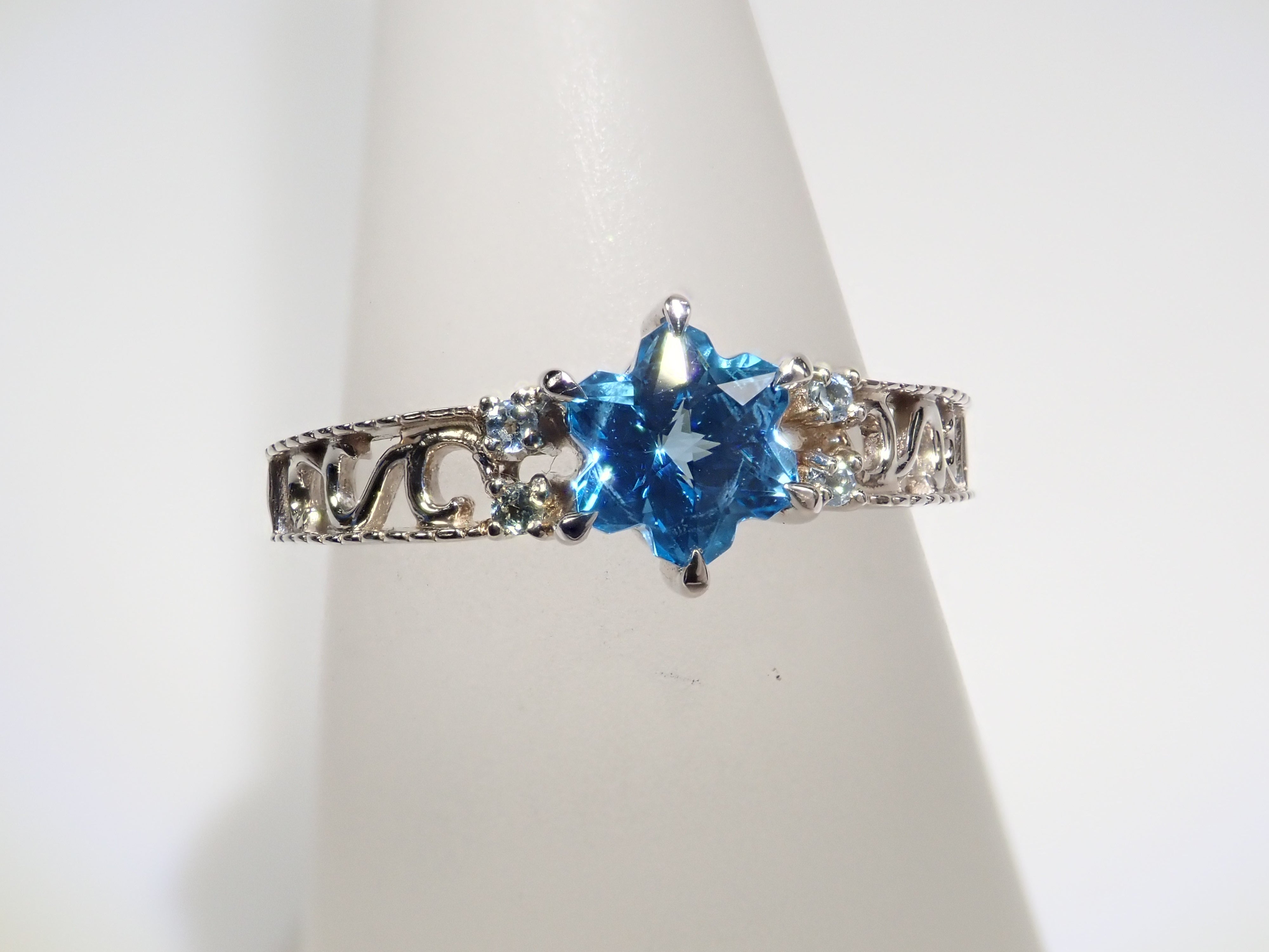 Pt950ブラジル産スイスブルートパーズ0.756ct・アクアマリンリング