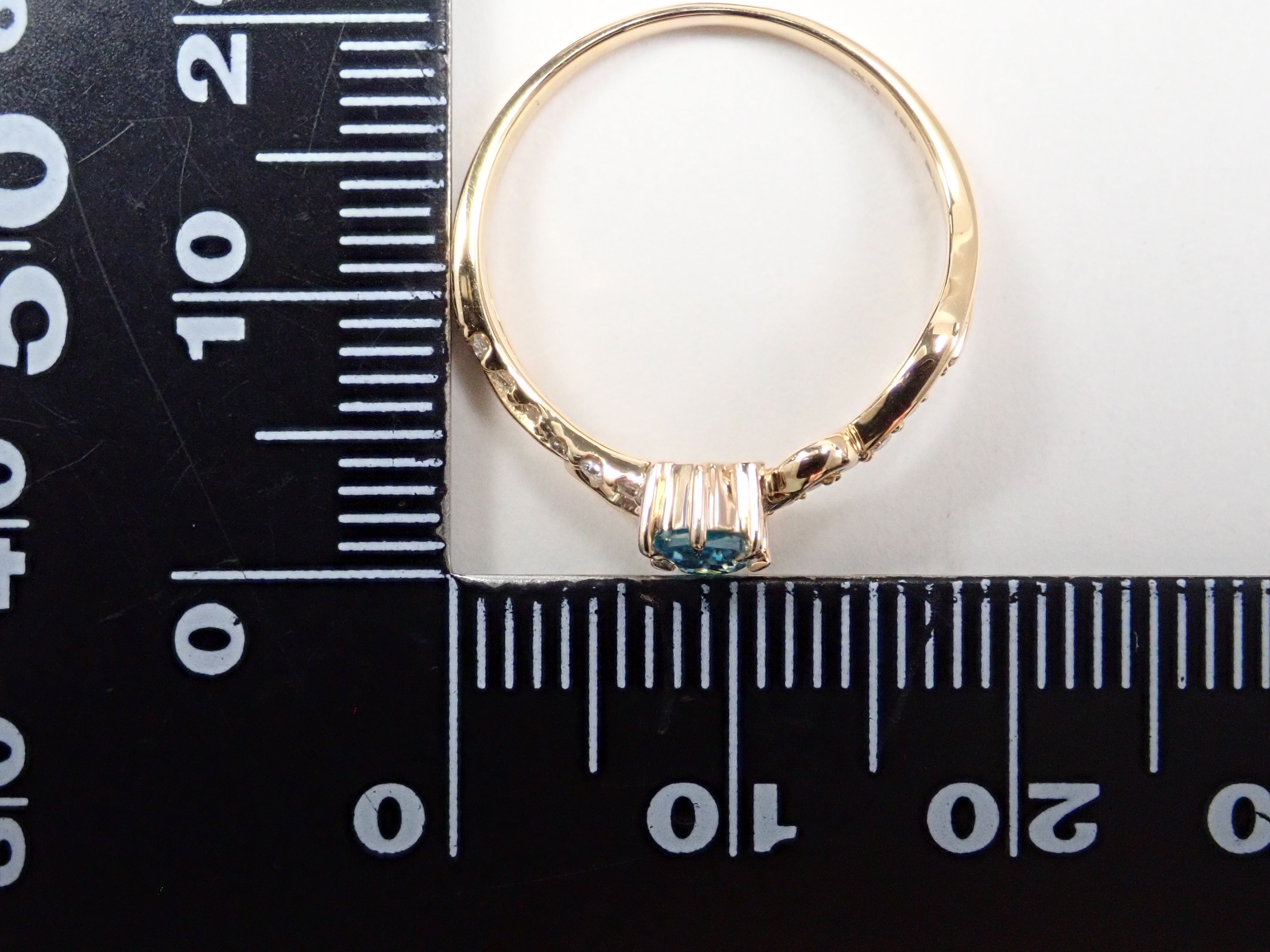 K18YGカンボジア産ブルージルコン0.51ct・ダイヤモンドリング