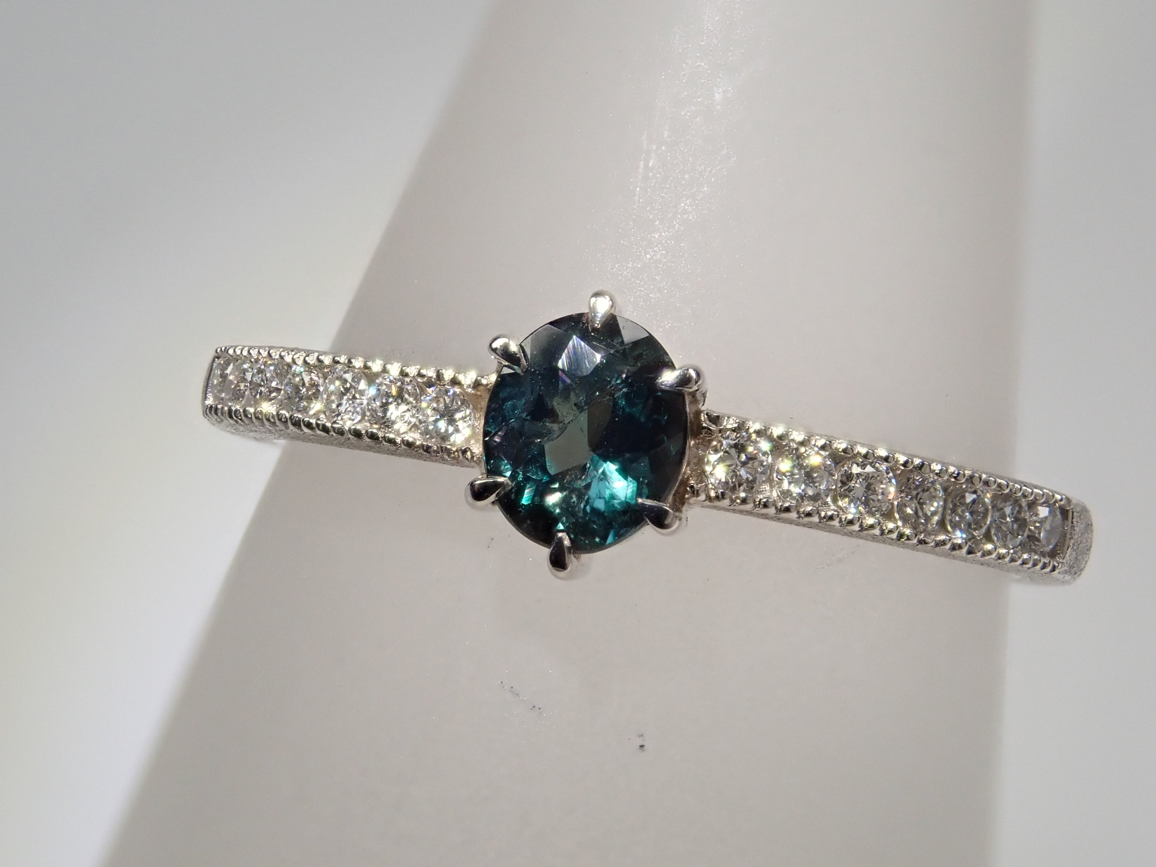 Pt950ブラジル産アレキサンドライト0.301ct・ダイヤモンドリング
