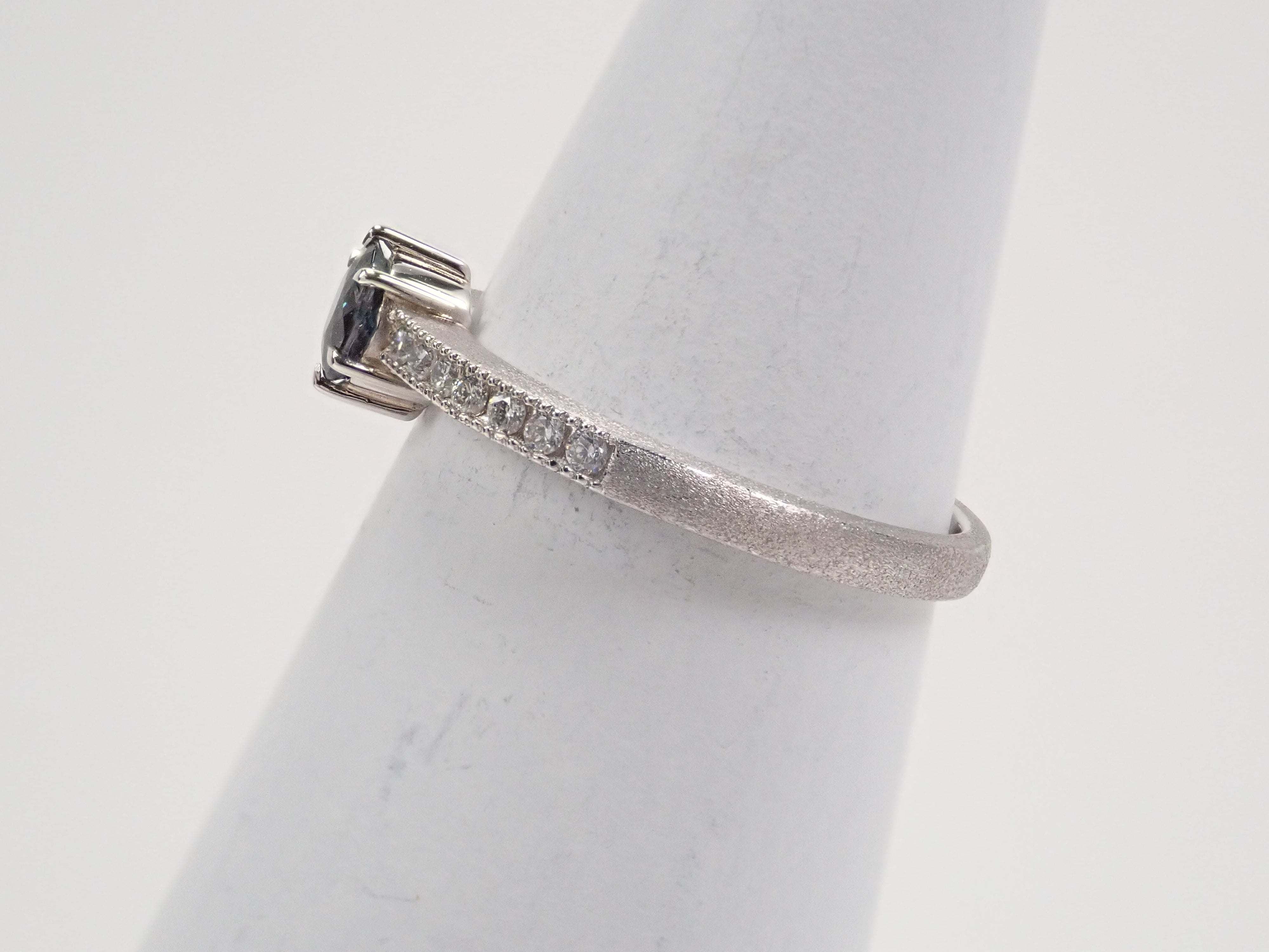 Pt950ブラジル産アレキサンドライト0.301ct・ダイヤモンドリング
